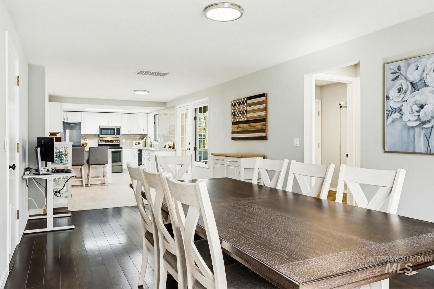 9160 W Austin St, Garden City, Idaho 83714-1508, 4 Bedrooms, 3 Bathrooms, Residential For Sale, Price $465,000,MLS 98979443