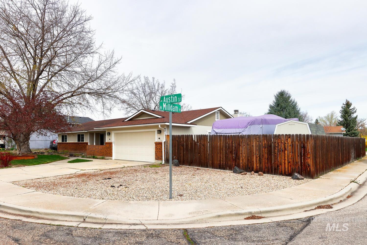 9160 W Austin St, Garden City, Idaho 83714-1508, 4 Bedrooms, 3 Bathrooms, Residential For Sale, Price $465,000,MLS 98979443