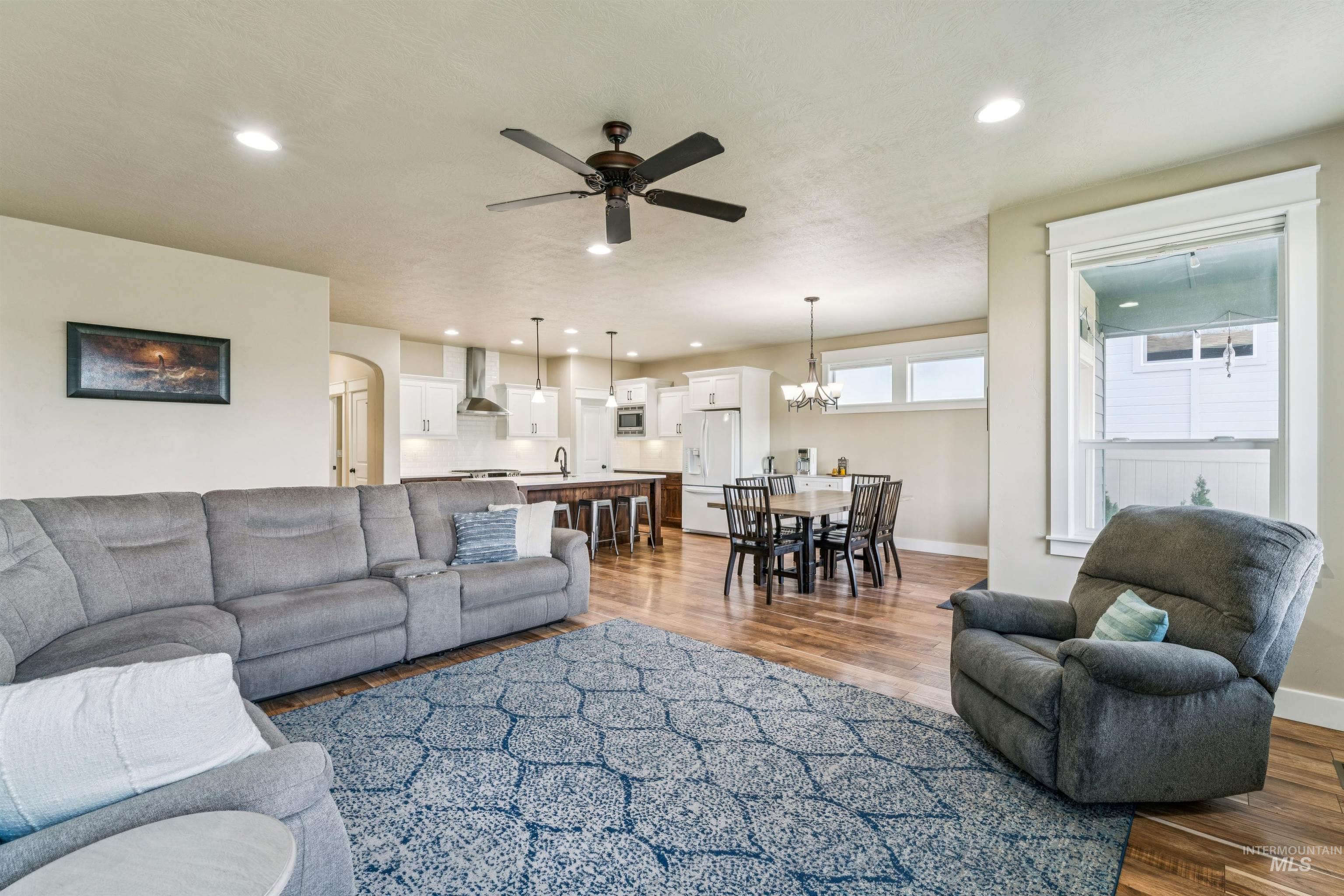 2545 E Taormina Dr, Meridian, Idaho 83642, 5 Bedrooms, 2.5 Bathrooms, Residential For Sale, Price $789,900,MLS 98979445