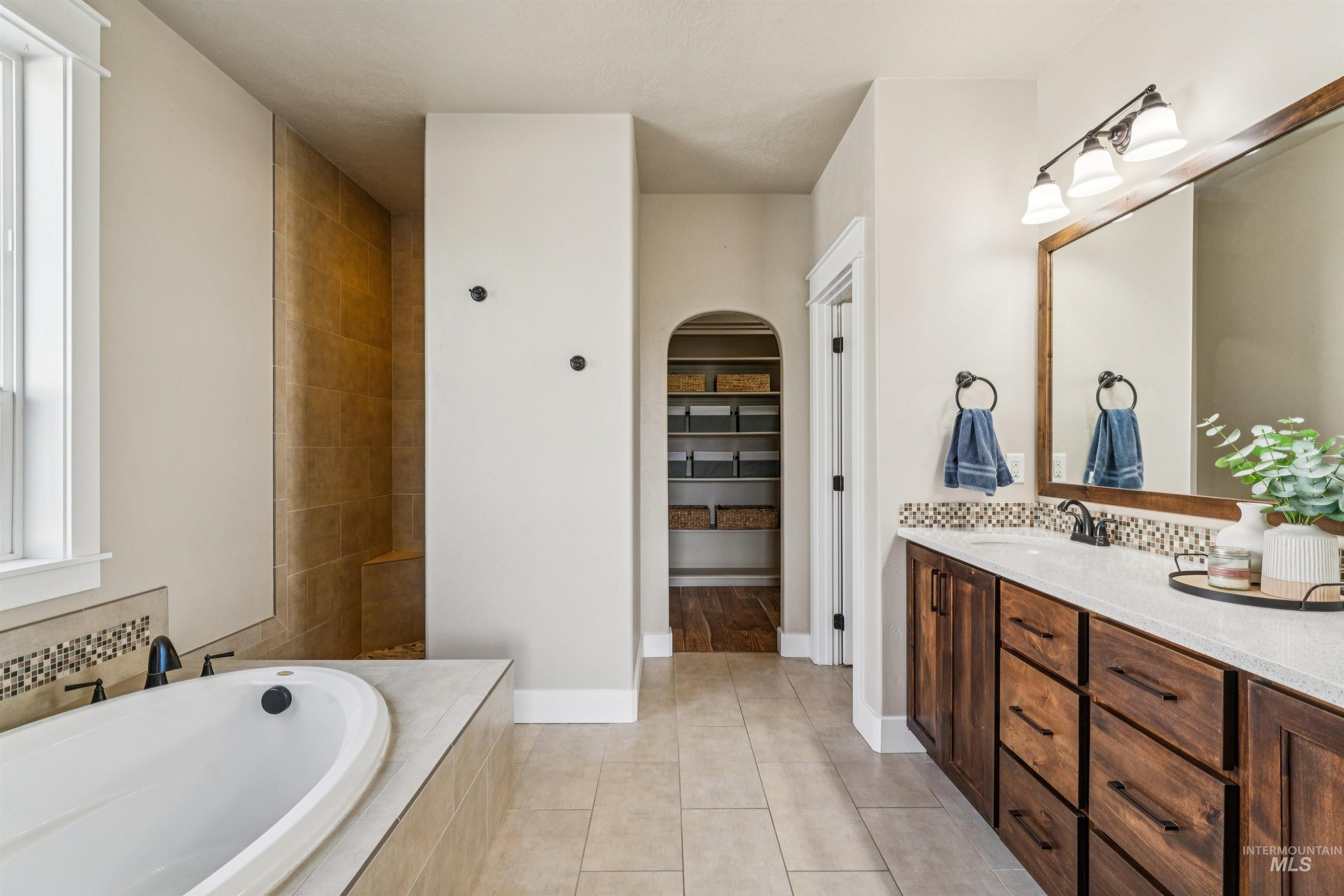 2545 E Taormina Dr, Meridian, Idaho 83642, 5 Bedrooms, 2.5 Bathrooms, Residential For Sale, Price $789,900,MLS 98979445