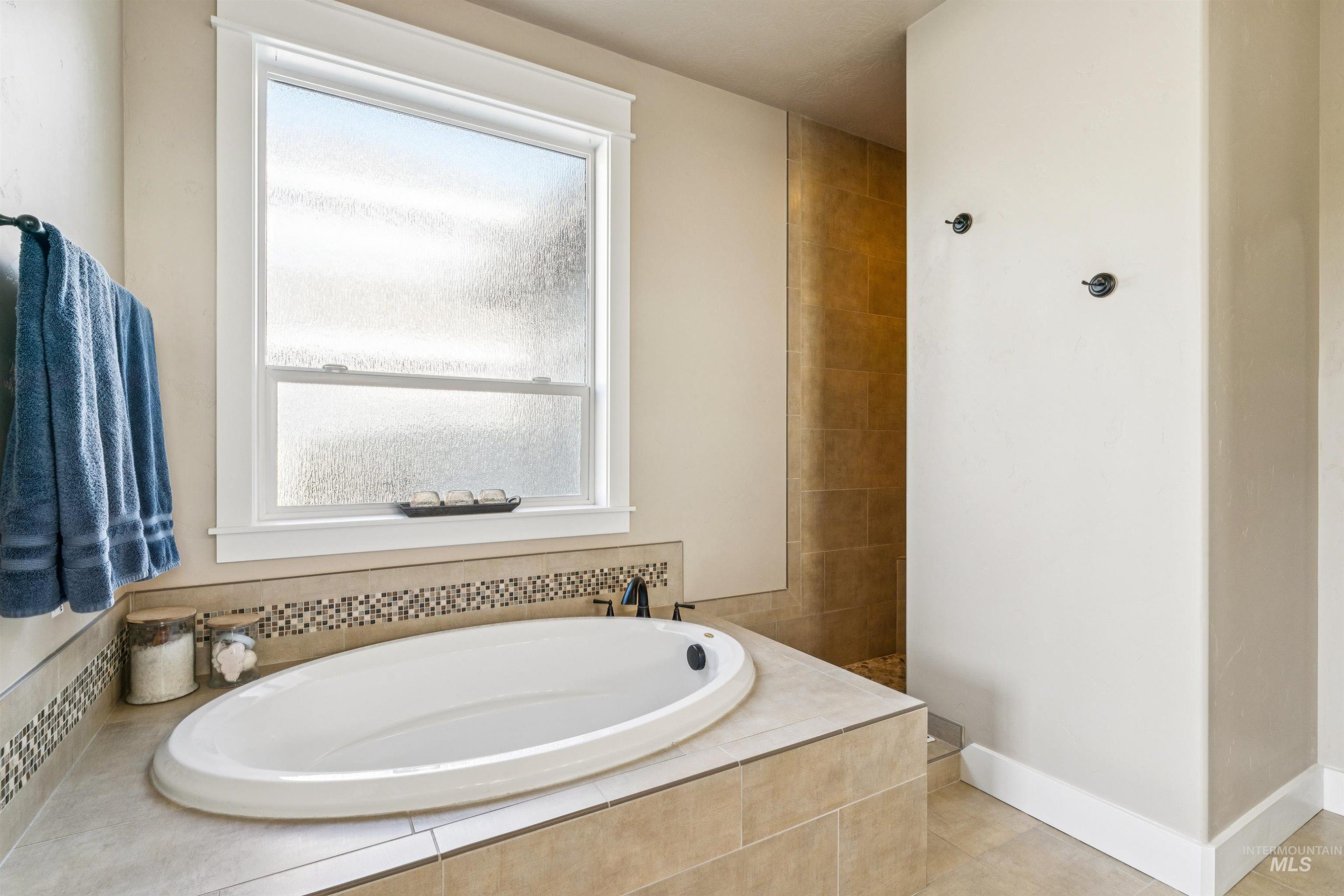 2545 E Taormina Dr, Meridian, Idaho 83642, 5 Bedrooms, 2.5 Bathrooms, Residential For Sale, Price $789,900,MLS 98979445