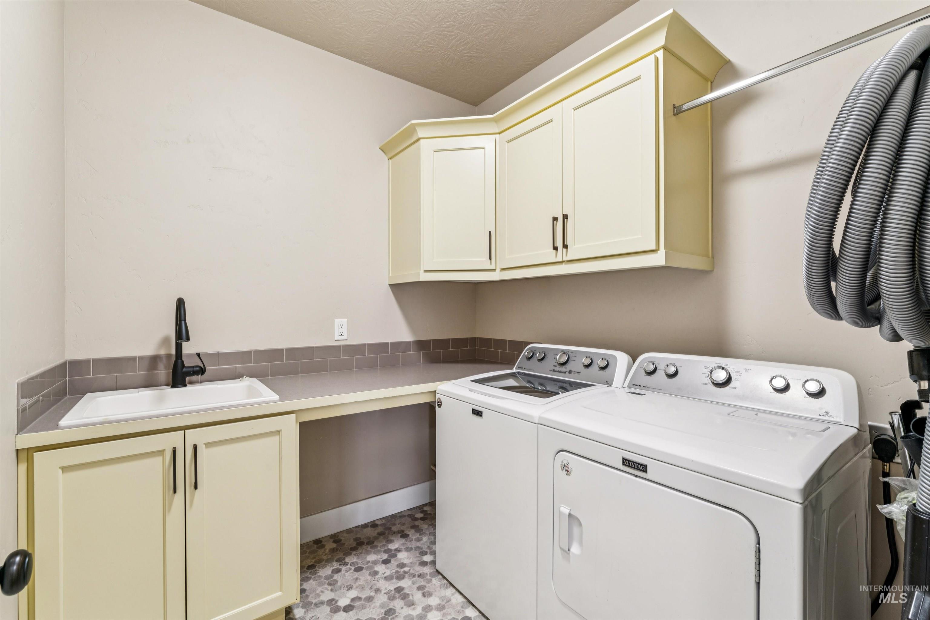 2545 E Taormina Dr, Meridian, Idaho 83642, 5 Bedrooms, 2.5 Bathrooms, Residential For Sale, Price $789,900,MLS 98979445