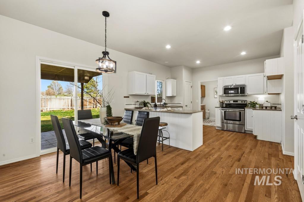 650 Teton Dr., Mountain Home, Idaho 83647, 3 Bedrooms, 2.5 Bathrooms, Residential For Sale, Price $359,900,MLS 98979449