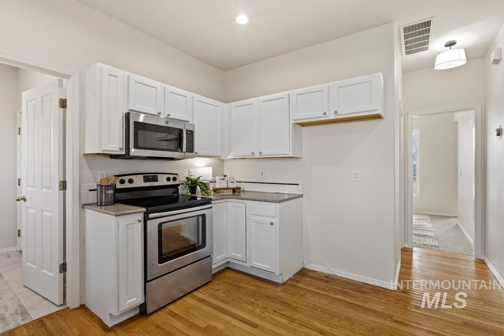 650 Teton Dr., Mountain Home, Idaho 83647, 3 Bedrooms, 2.5 Bathrooms, Residential For Sale, Price $359,900,MLS 98979449