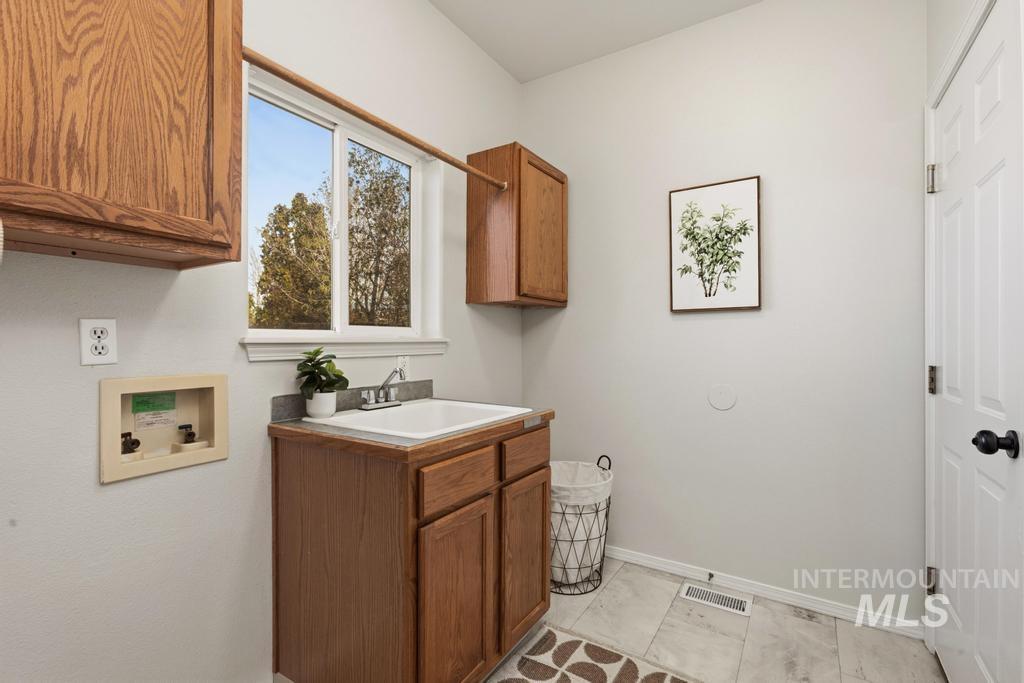 650 Teton Dr., Mountain Home, Idaho 83647, 3 Bedrooms, 2.5 Bathrooms, Residential For Sale, Price $359,900,MLS 98979449