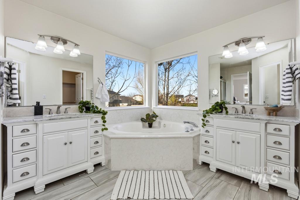 650 Teton Dr., Mountain Home, Idaho 83647, 3 Bedrooms, 2.5 Bathrooms, Residential For Sale, Price $359,900,MLS 98979449