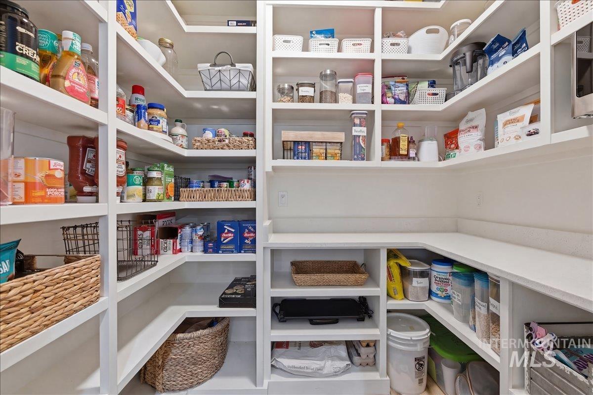 2590 E McIntosh Ct, Emmett, Idaho 83617, 5 Bedrooms, 3 Bathrooms, Residential For Sale, Price $699,900,MLS 98979451