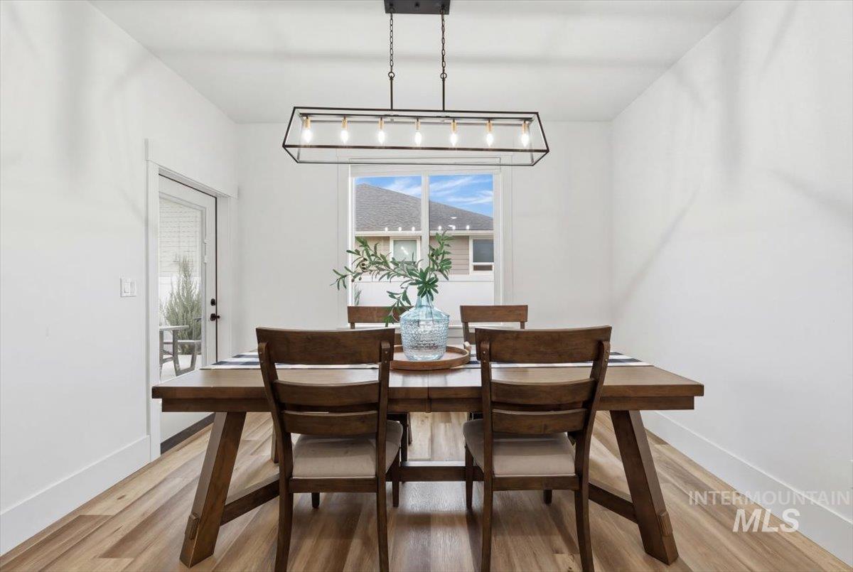 2590 E McIntosh Ct, Emmett, Idaho 83617, 5 Bedrooms, 3 Bathrooms, Residential For Sale, Price $699,900,MLS 98979451