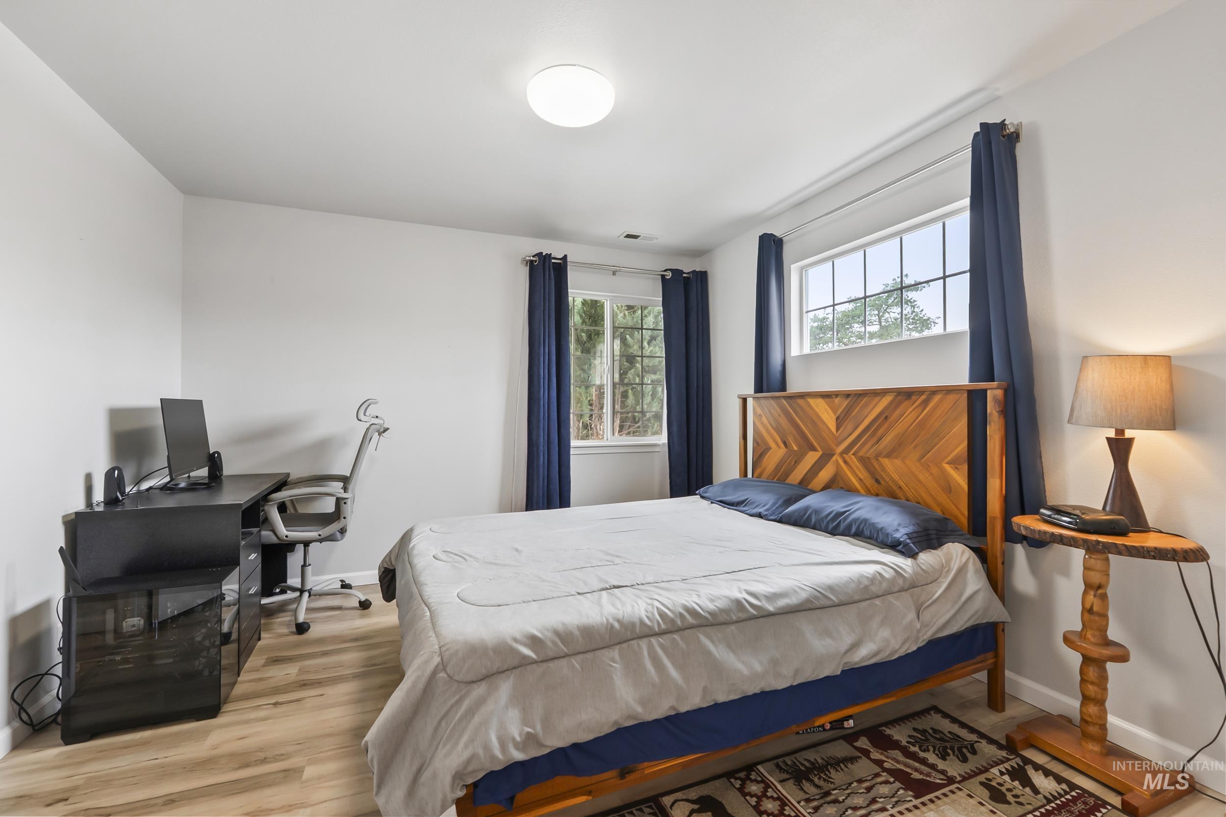 2261 S Challenger Lane, Boise, Idaho 83705, 2 Bedrooms, 2 Bathrooms, Residential For Sale, Price $299,900,MLS 98979452