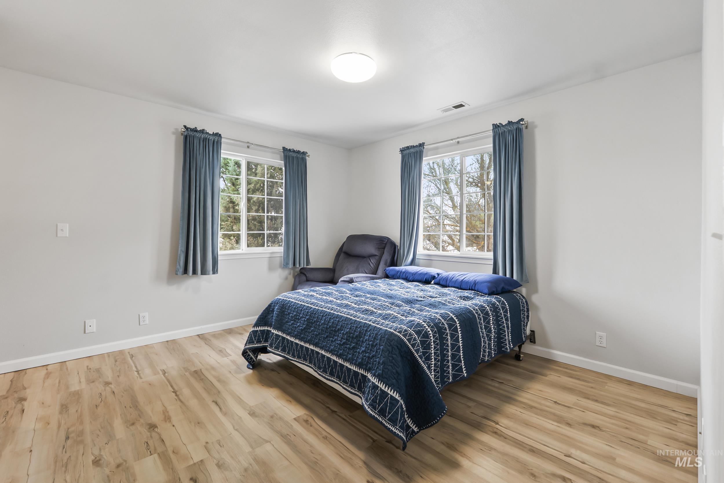 2261 S Challenger Lane, Boise, Idaho 83705, 2 Bedrooms, 2 Bathrooms, Residential For Sale, Price $299,900,MLS 98979452