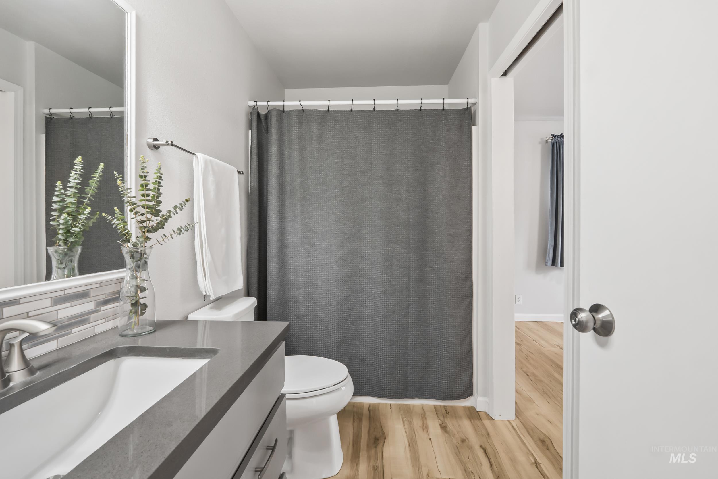 2261 S Challenger Lane, Boise, Idaho 83705, 2 Bedrooms, 2 Bathrooms, Residential For Sale, Price $299,900,MLS 98979452