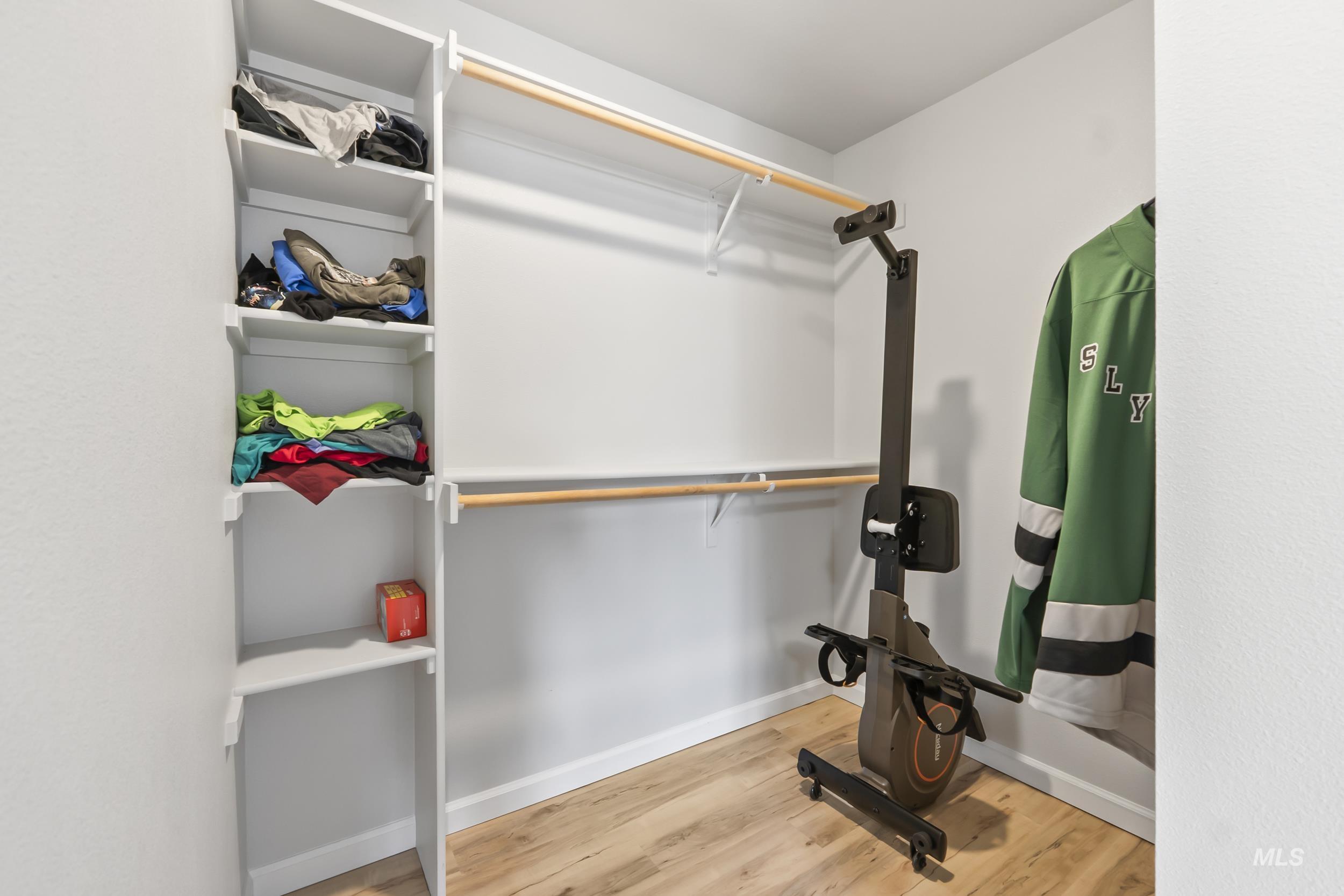 2261 S Challenger Lane, Boise, Idaho 83705, 2 Bedrooms, 2 Bathrooms, Residential For Sale, Price $299,900,MLS 98979452