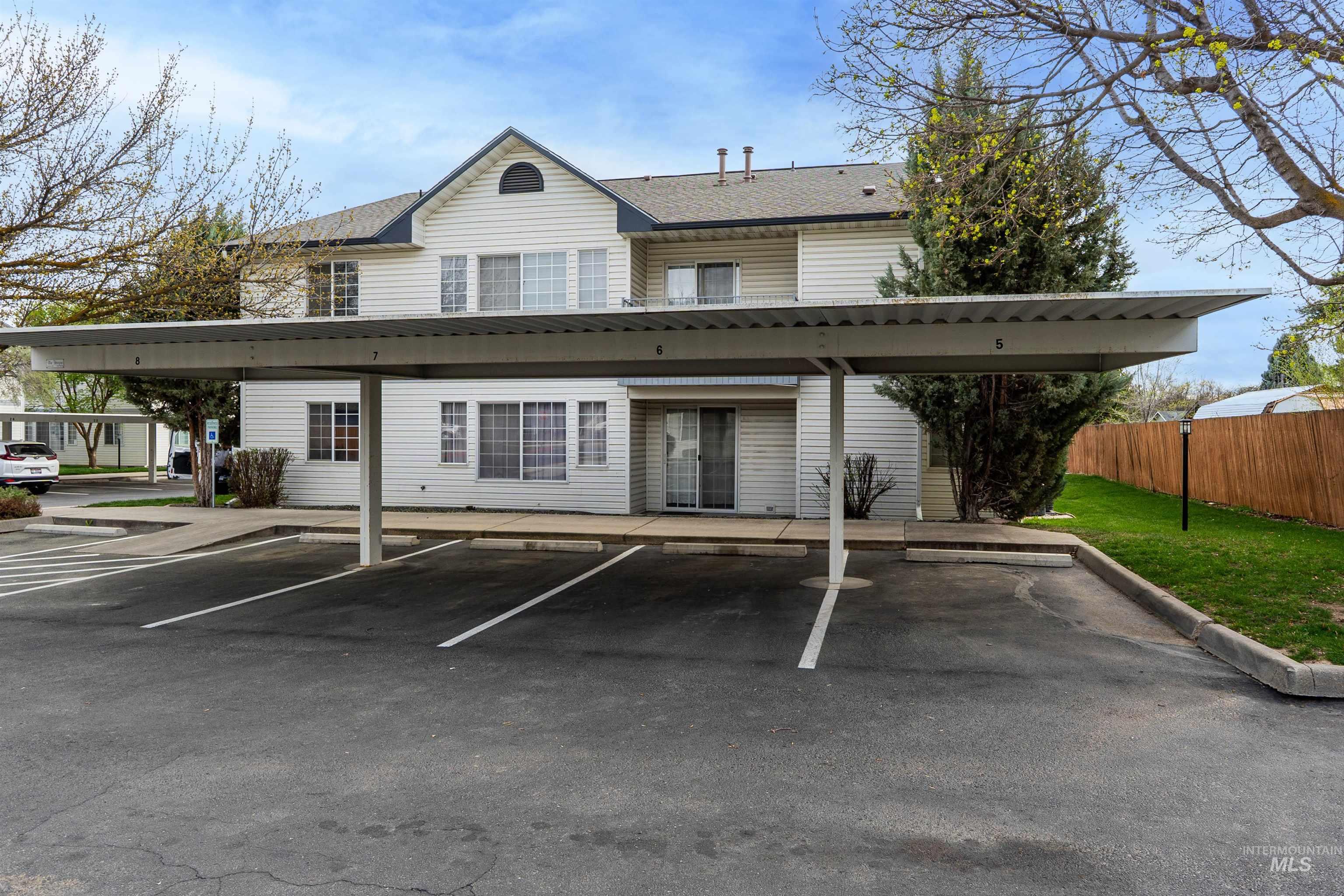 2261 S Challenger Lane, Boise, Idaho 83705, 2 Bedrooms, 2 Bathrooms, Residential For Sale, Price $299,900,MLS 98979452