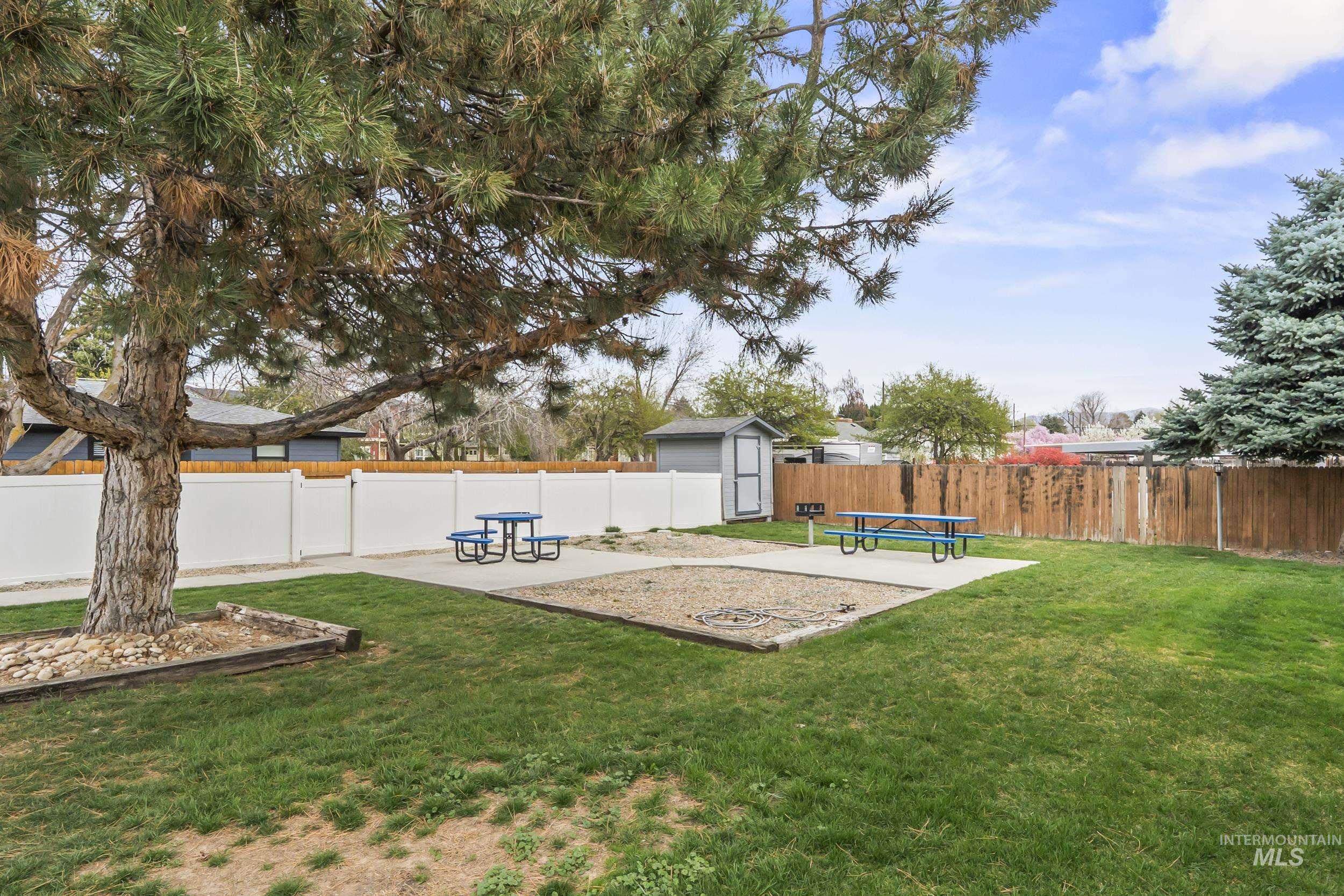 2261 S Challenger Lane, Boise, Idaho 83705, 2 Bedrooms, 2 Bathrooms, Residential For Sale, Price $299,900,MLS 98979452