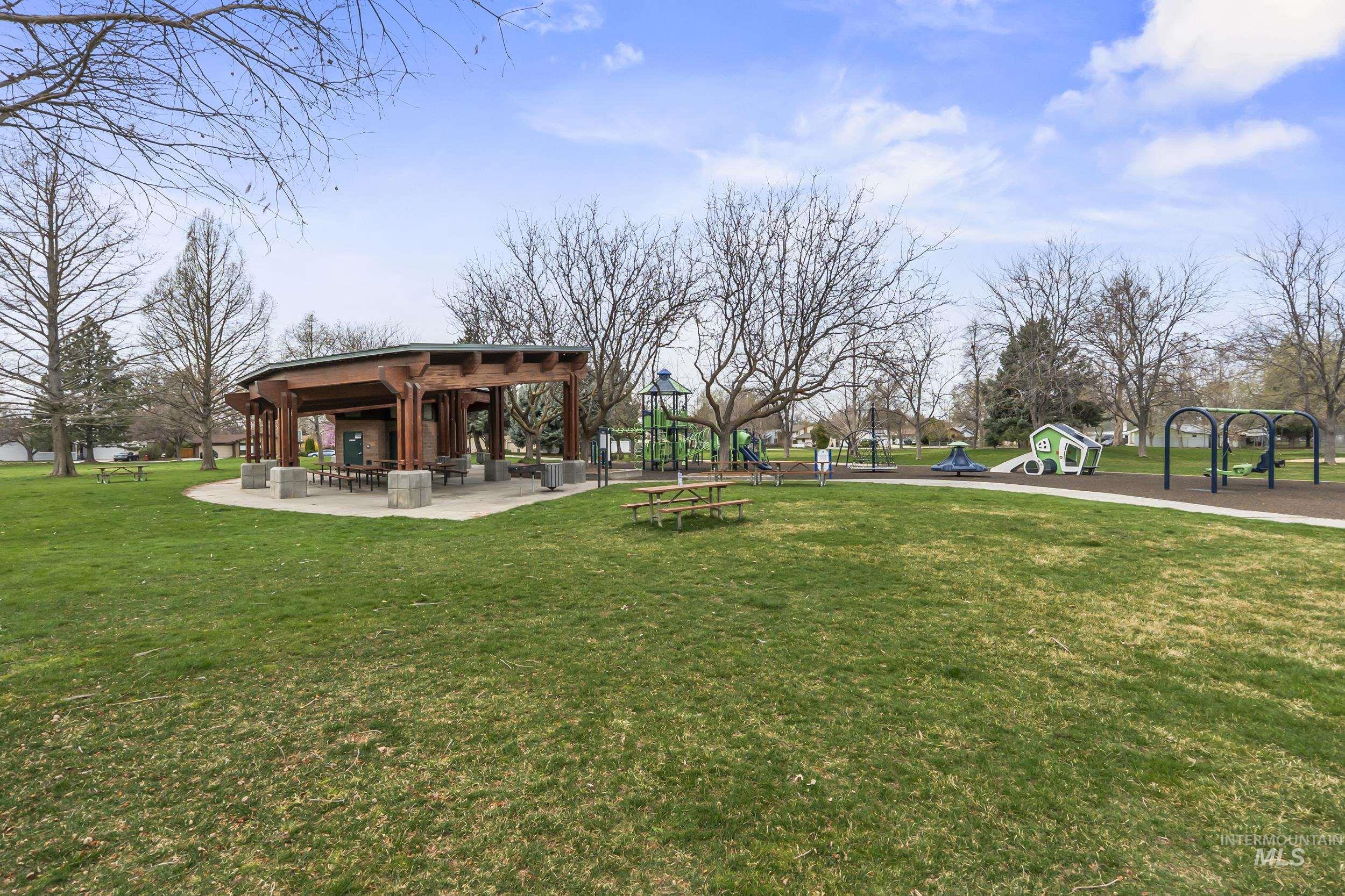 2261 S Challenger Lane, Boise, Idaho 83705, 2 Bedrooms, 2 Bathrooms, Residential For Sale, Price $299,900,MLS 98979452