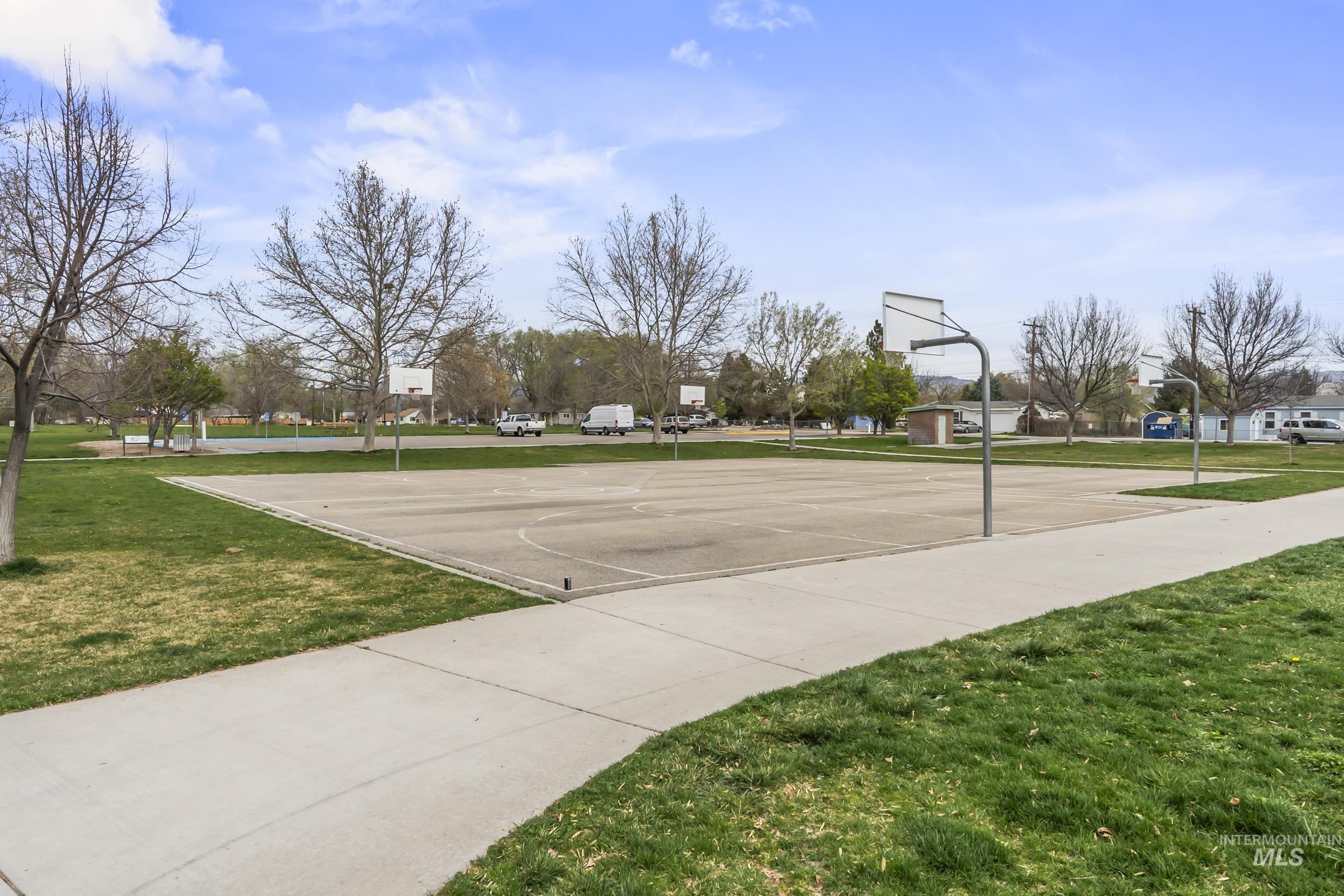 2261 S Challenger Lane, Boise, Idaho 83705, 2 Bedrooms, 2 Bathrooms, Residential For Sale, Price $299,900,MLS 98979452