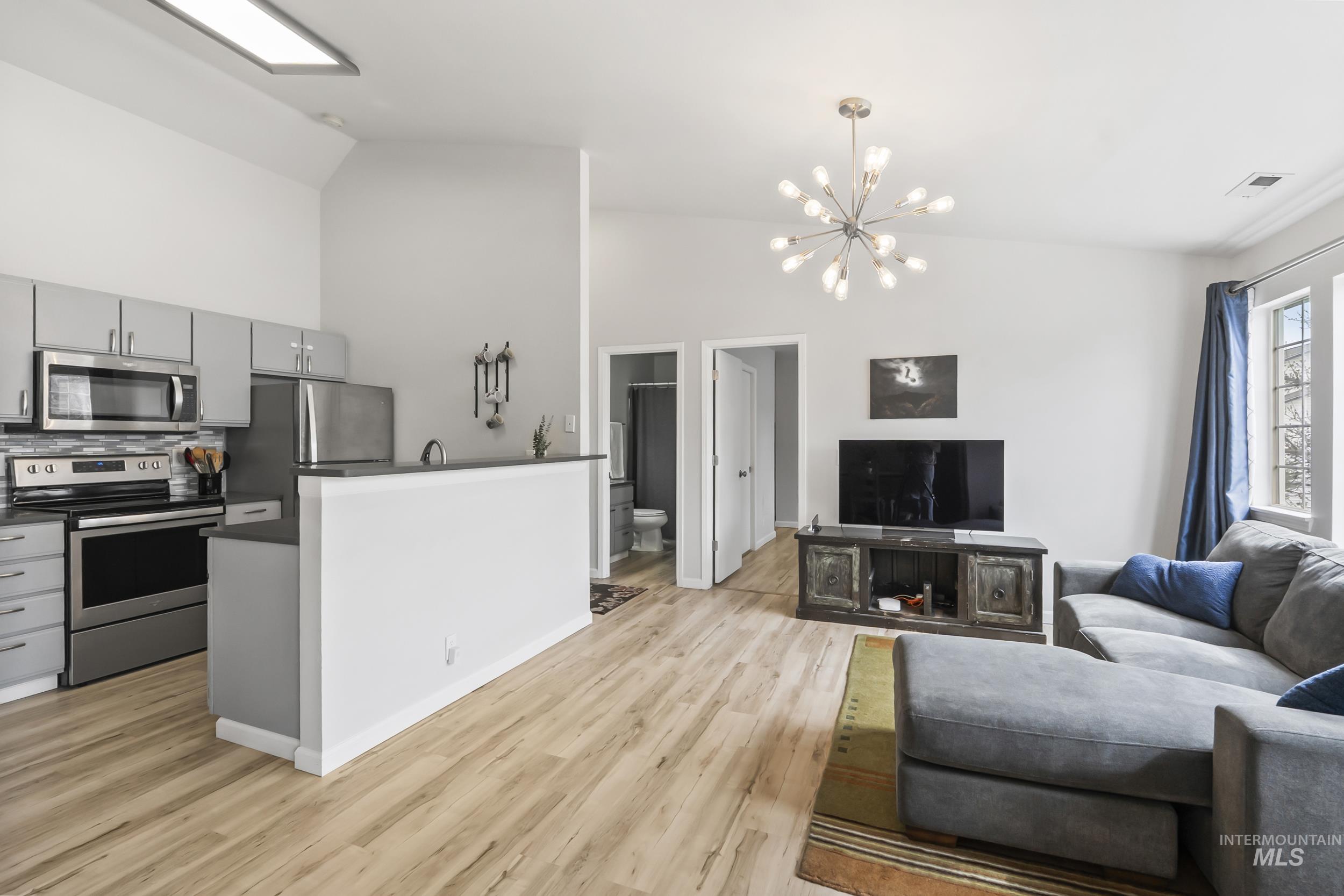 2261 S Challenger Lane, Boise, Idaho 83705, 2 Bedrooms, 2 Bathrooms, Residential For Sale, Price $299,900,MLS 98979452