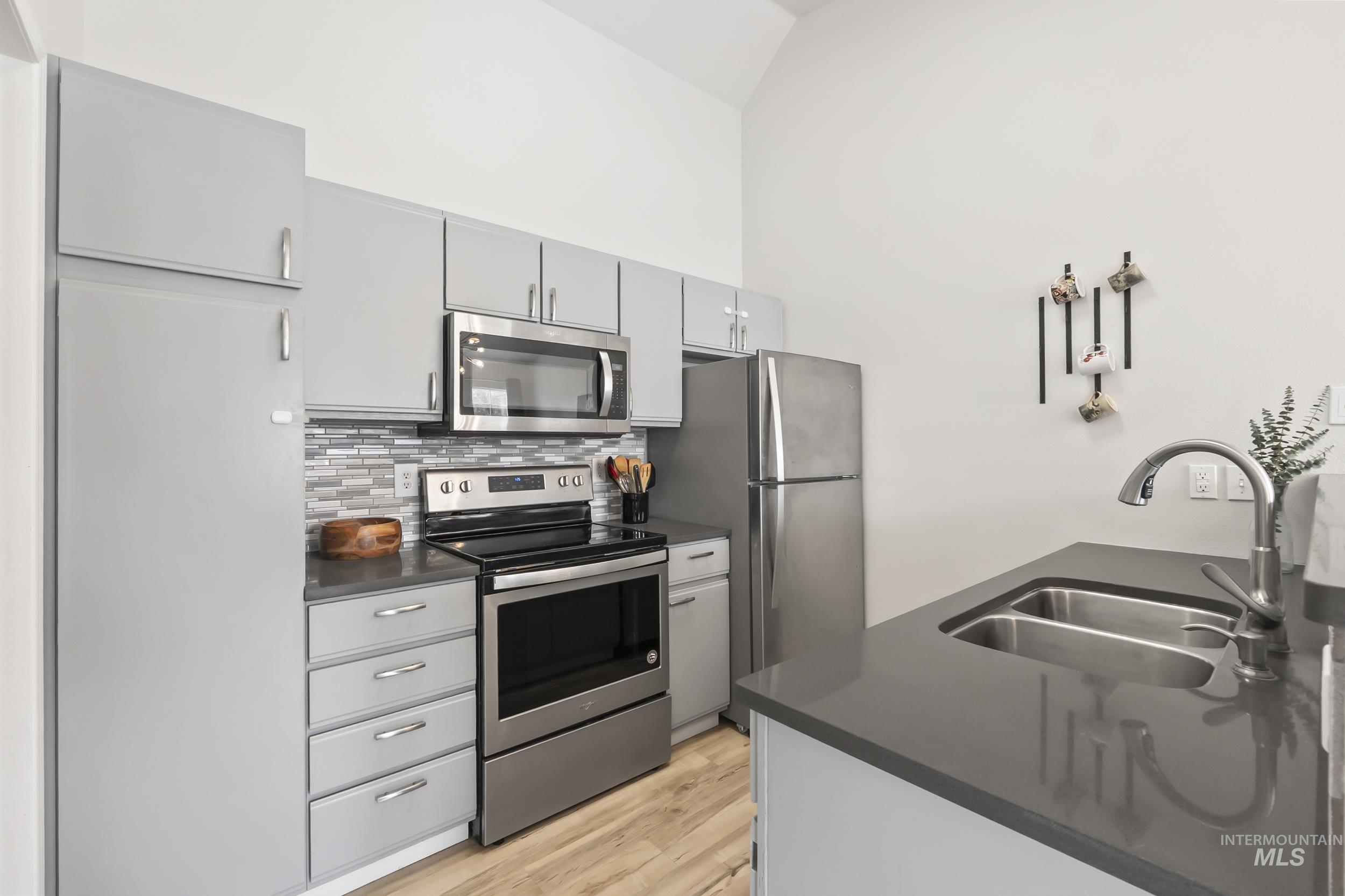 2261 S Challenger Lane, Boise, Idaho 83705, 2 Bedrooms, 2 Bathrooms, Residential For Sale, Price $299,900,MLS 98979452