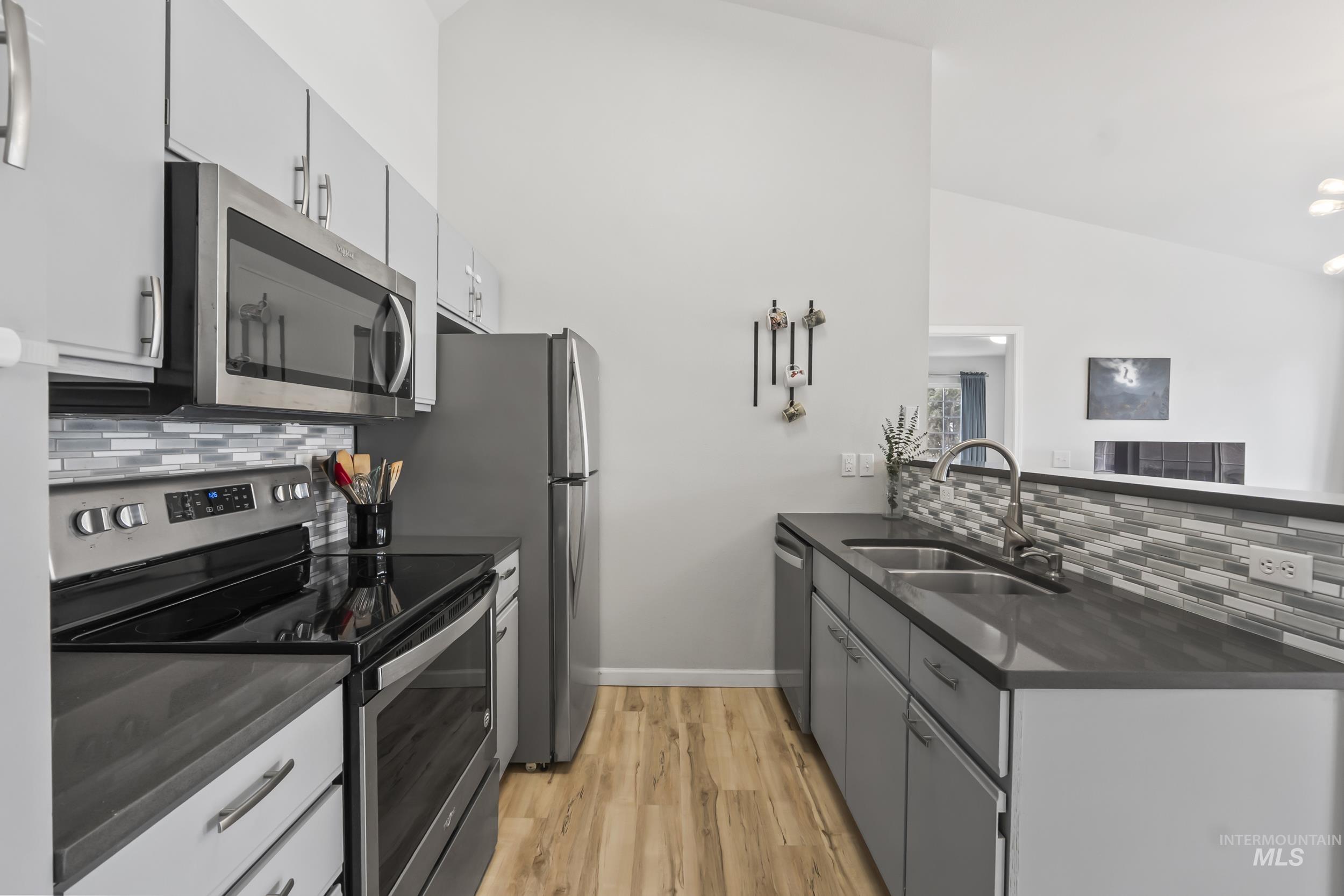 2261 S Challenger Lane, Boise, Idaho 83705, 2 Bedrooms, 2 Bathrooms, Residential For Sale, Price $299,900,MLS 98979452