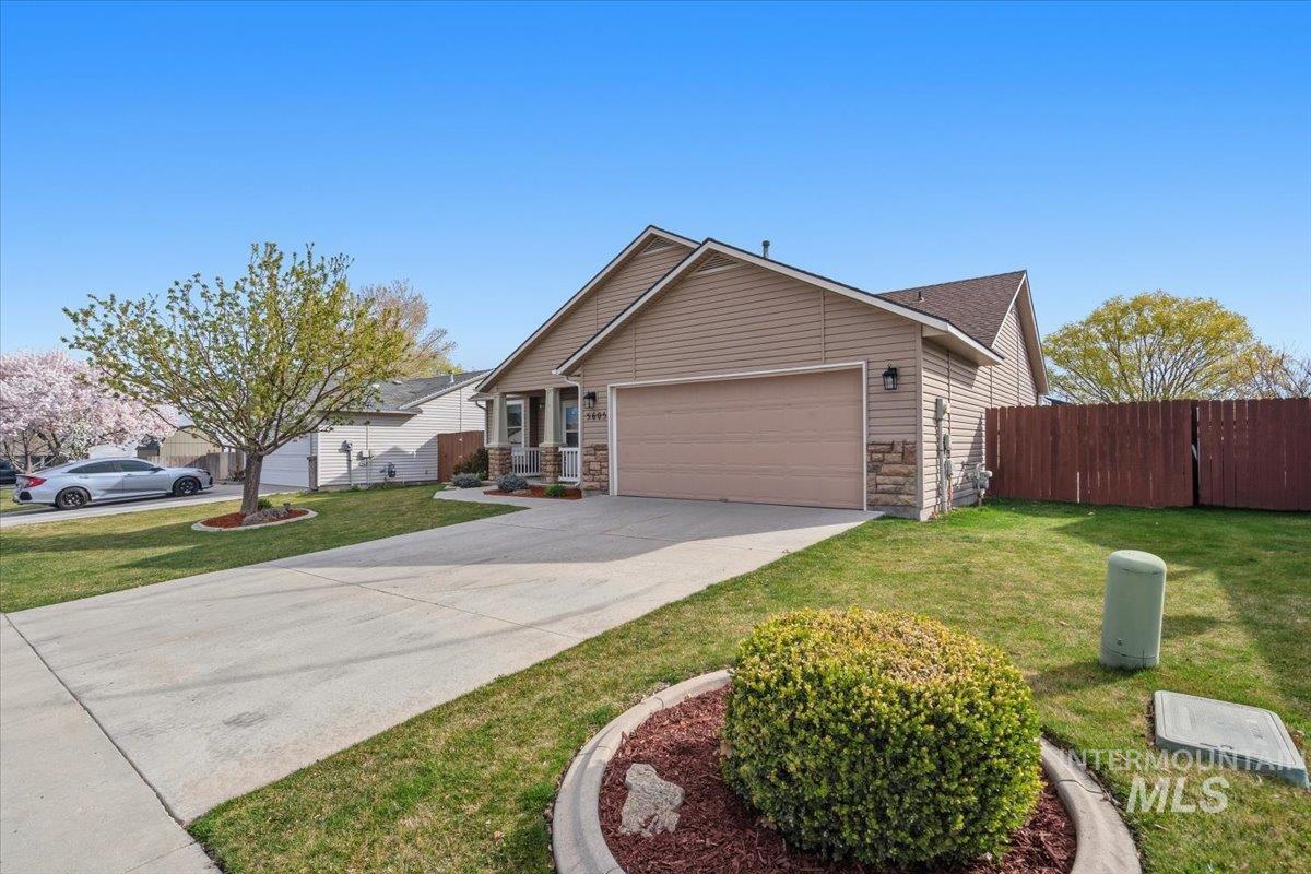 5605 Buckboard Ave, Caldwell, Idaho 83607, 3 Bedrooms, 2 Bathrooms, Residential For Sale, Price $347,900,MLS 98979455