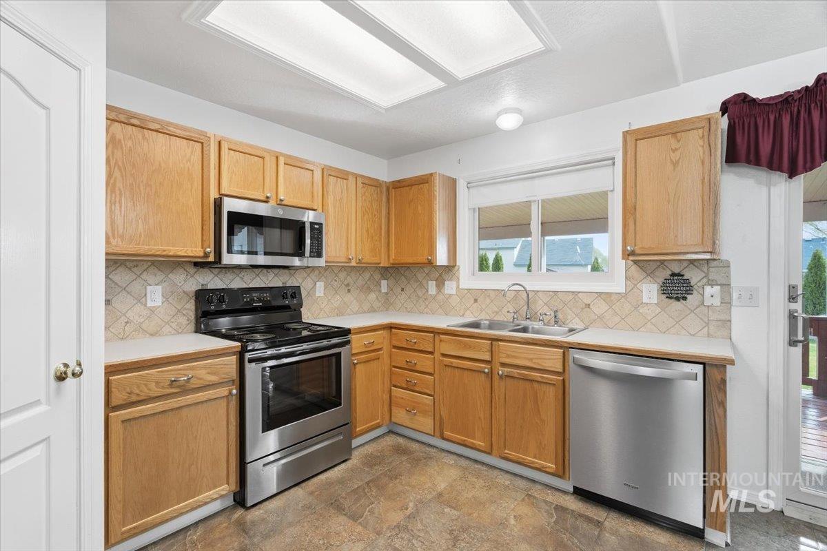 5605 Buckboard Ave, Caldwell, Idaho 83607, 3 Bedrooms, 2 Bathrooms, Residential For Sale, Price $347,900,MLS 98979455