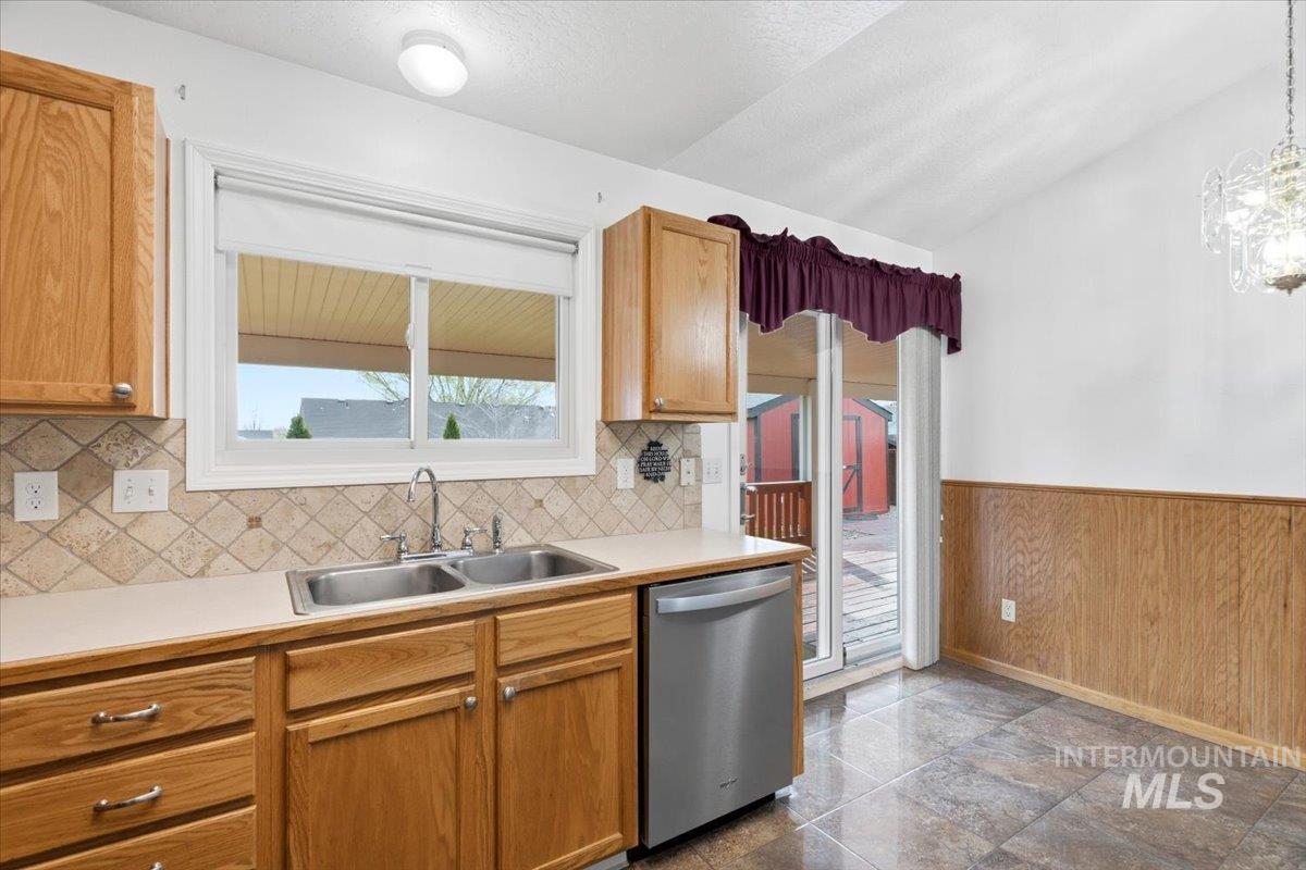 5605 Buckboard Ave, Caldwell, Idaho 83607, 3 Bedrooms, 2 Bathrooms, Residential For Sale, Price $347,900,MLS 98979455