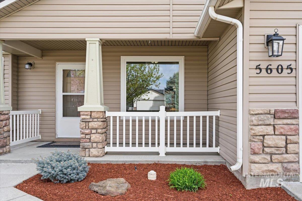 5605 Buckboard Ave, Caldwell, Idaho 83607, 3 Bedrooms, 2 Bathrooms, Residential For Sale, Price $347,900,MLS 98979455