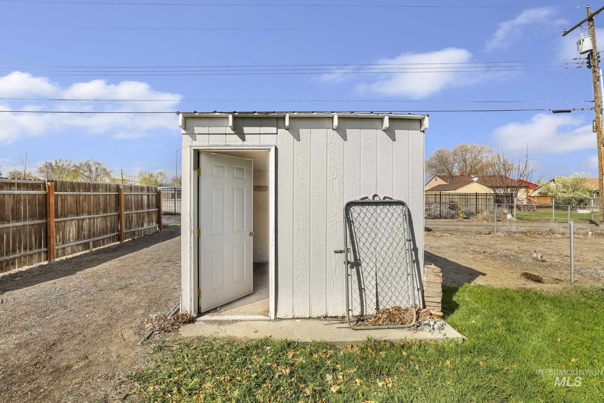 415 Adams St, Twin Falls, Idaho 83301, 3 Bedrooms, 1 Bathroom, Residential For Sale, Price $249,900,MLS 98979456