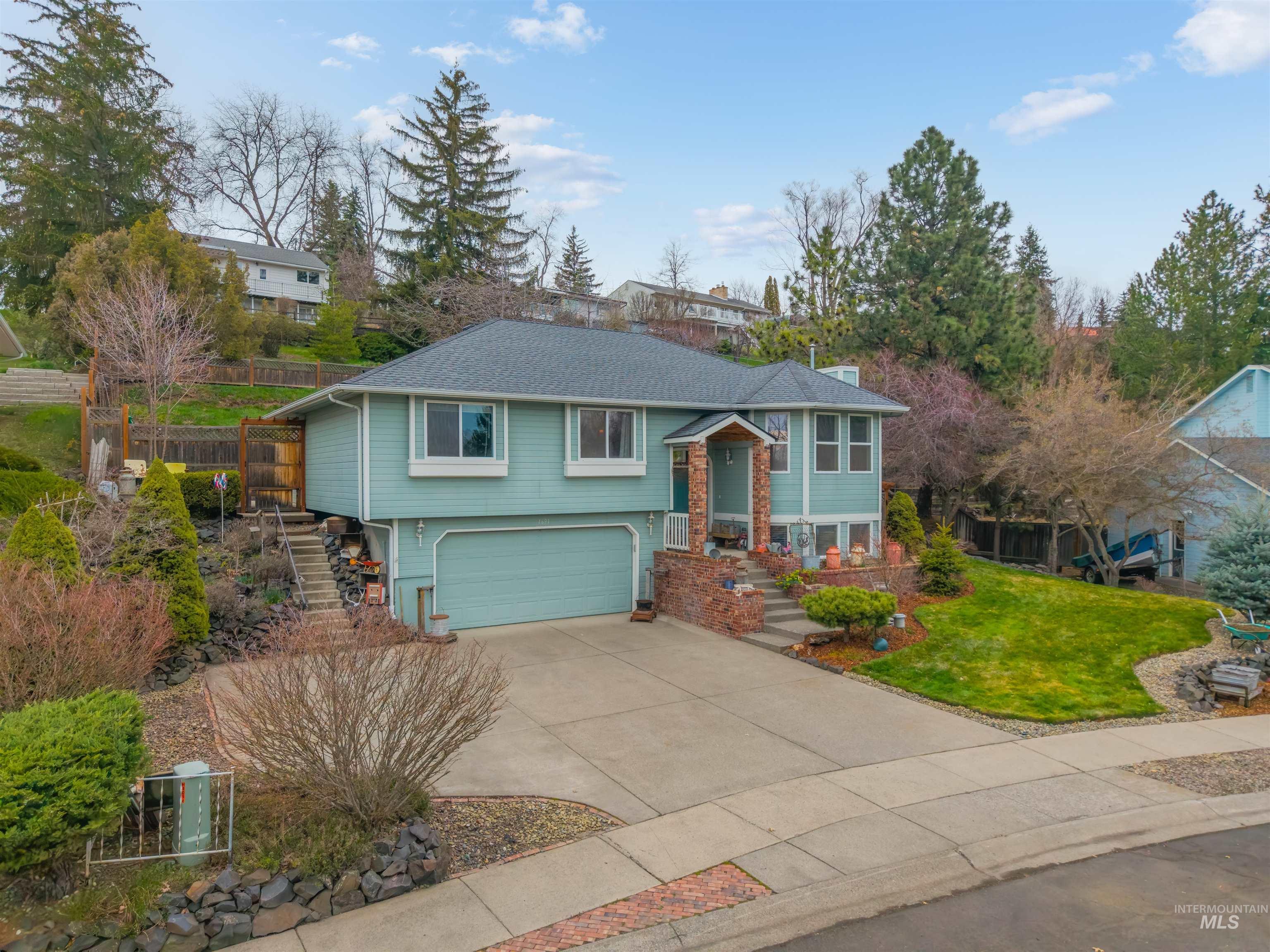 1691 Appaloosa Rd, Moscow, Idaho 83843, 3 Bedrooms, 3 Bathrooms, Residential For Sale, Price $549,000,MLS 98979458