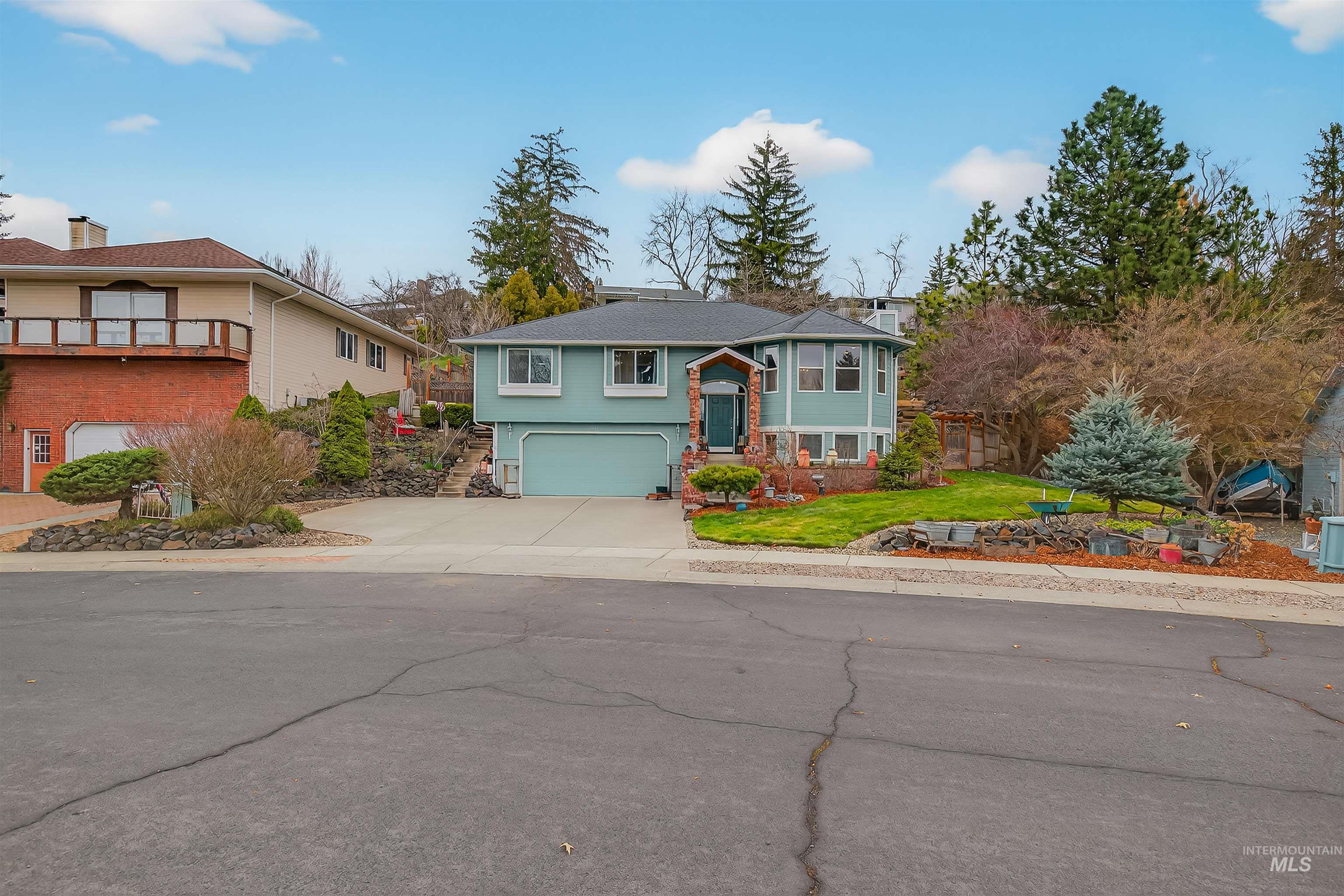 1691 Appaloosa Rd, Moscow, Idaho 83843, 3 Bedrooms, 3 Bathrooms, Residential For Sale, Price $549,000,MLS 98979458