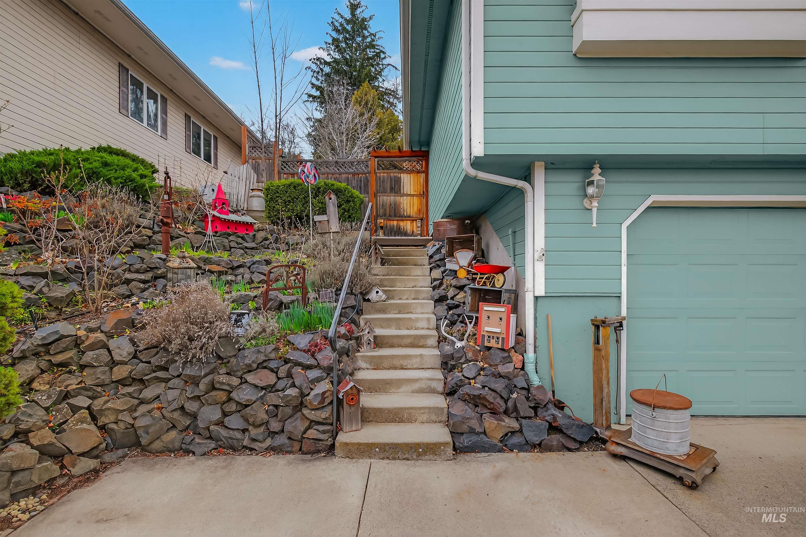 1691 Appaloosa Rd, Moscow, Idaho 83843, 3 Bedrooms, 3 Bathrooms, Residential For Sale, Price $549,000,MLS 98979458