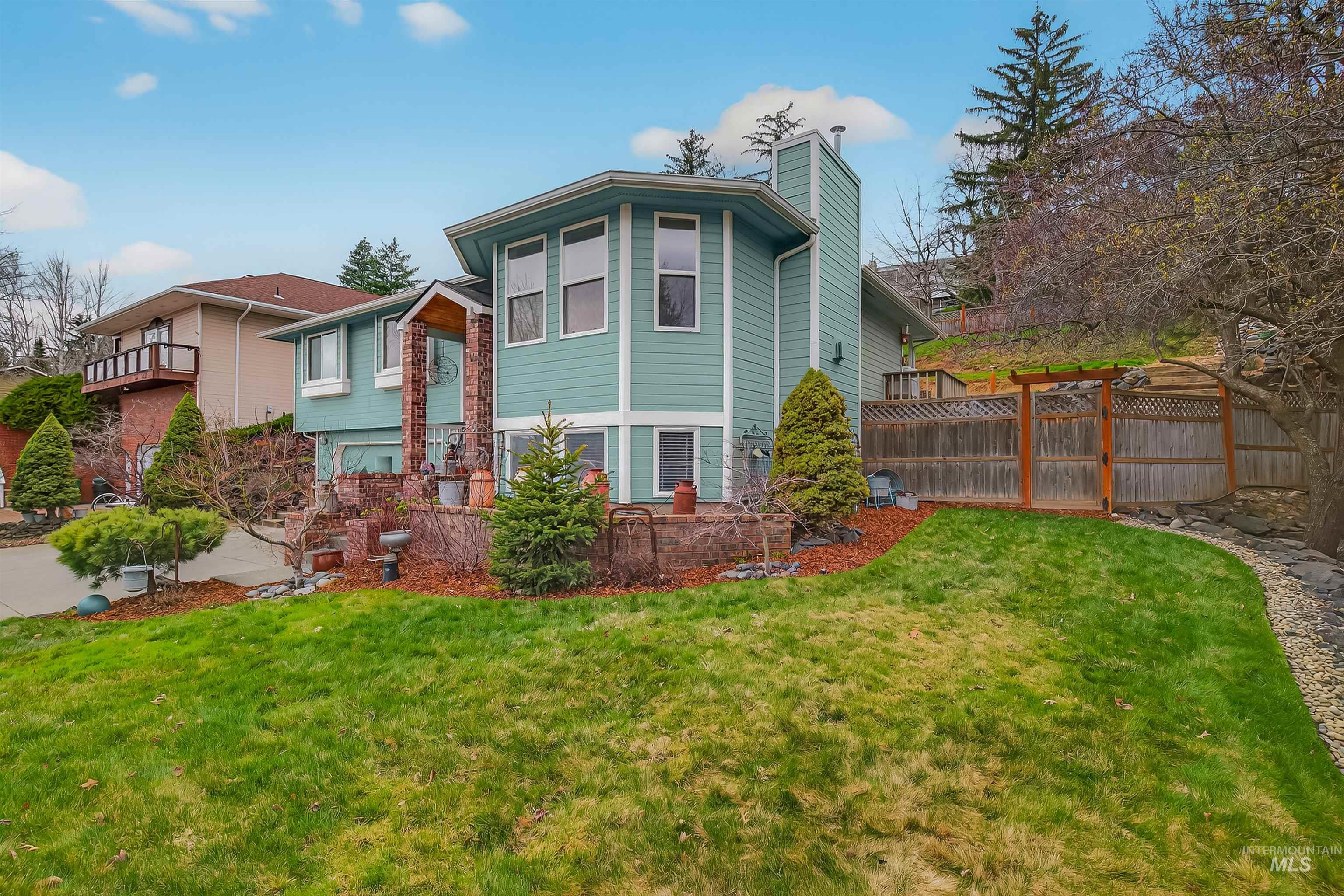 1691 Appaloosa Rd, Moscow, Idaho 83843, 3 Bedrooms, 3 Bathrooms, Residential For Sale, Price $549,000,MLS 98979458