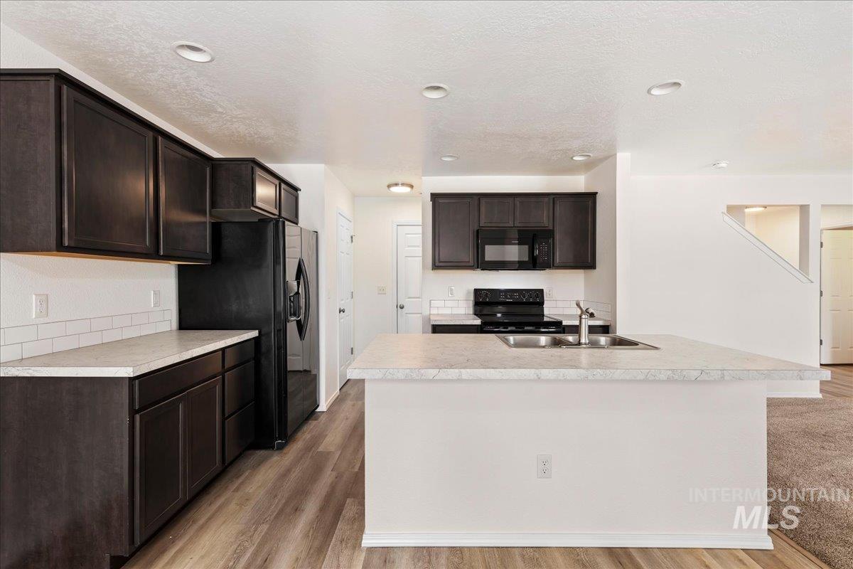 885 W Apple Pine St, Meridian, Idaho 83646-6058, 3 Bedrooms, 2.5 Bathrooms, Residential For Sale, Price $384,990,MLS 98979461