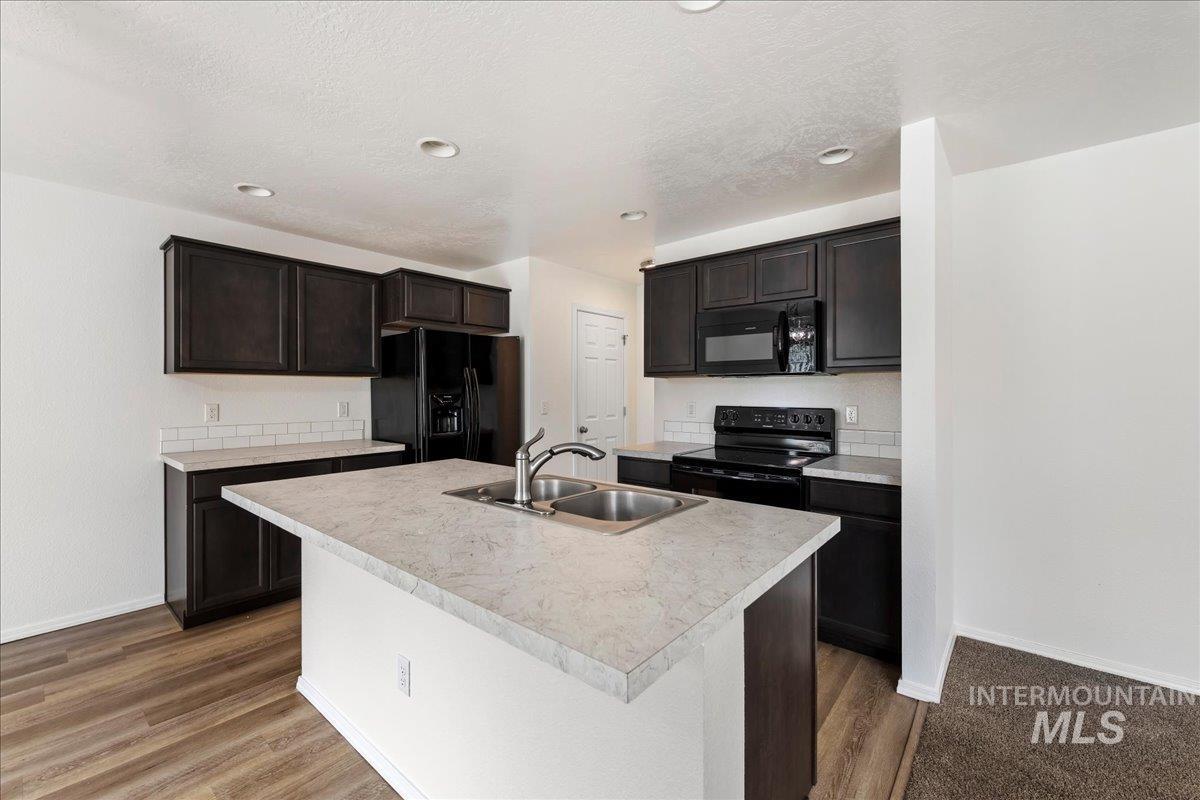 885 W Apple Pine St, Meridian, Idaho 83646-6058, 3 Bedrooms, 2.5 Bathrooms, Residential For Sale, Price $384,990,MLS 98979461