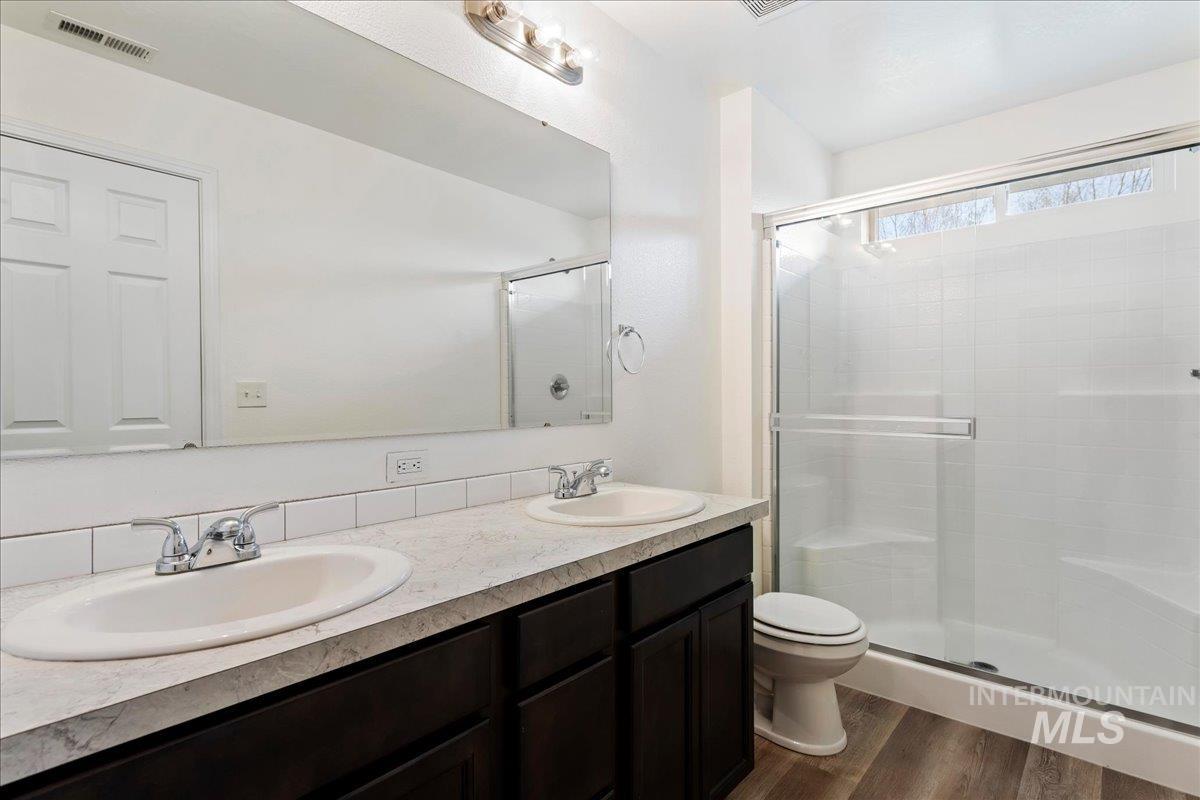 885 W Apple Pine St, Meridian, Idaho 83646-6058, 3 Bedrooms, 2.5 Bathrooms, Residential For Sale, Price $384,990,MLS 98979461