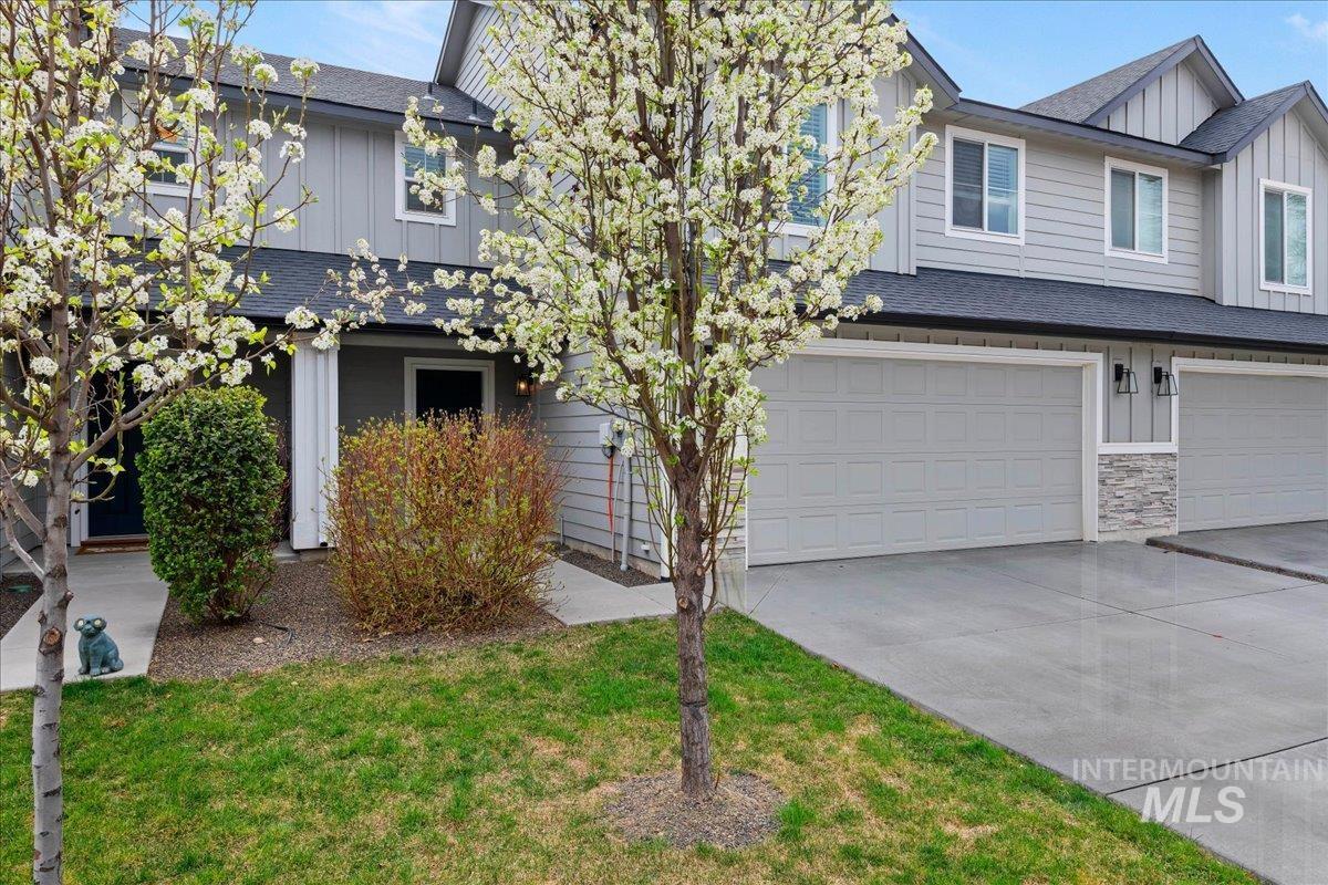 885 W Apple Pine St, Meridian, Idaho 83646-6058, 3 Bedrooms, 2.5 Bathrooms, Residential For Sale, Price $384,990,MLS 98979461