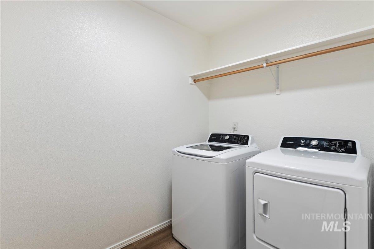 885 W Apple Pine St, Meridian, Idaho 83646-6058, 3 Bedrooms, 2.5 Bathrooms, Residential For Sale, Price $384,990,MLS 98979461