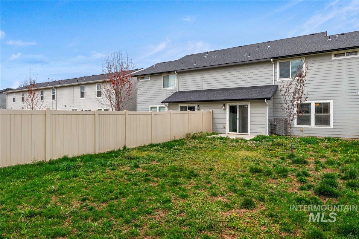 885 W Apple Pine St, Meridian, Idaho 83646-6058, 3 Bedrooms, 2.5 Bathrooms, Residential For Sale, Price $384,990,MLS 98979461