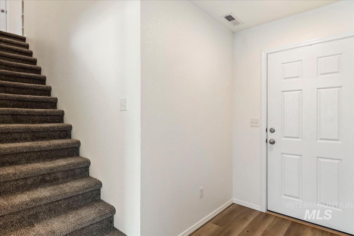 885 W Apple Pine St, Meridian, Idaho 83646-6058, 3 Bedrooms, 2.5 Bathrooms, Residential For Sale, Price $384,990,MLS 98979461