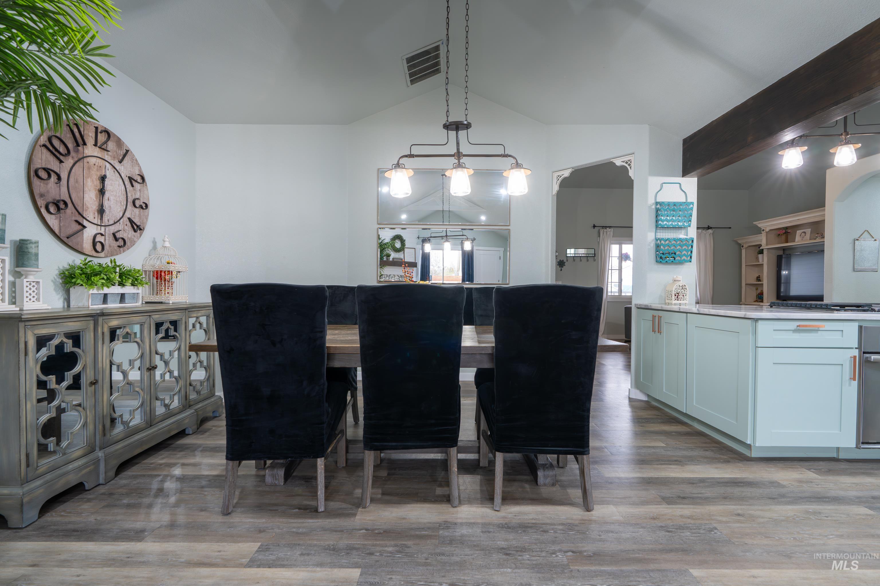 385 W Creekview Dr., Meridian, Idaho 83646, 4 Bedrooms, 3 Bathrooms, Residential For Sale, Price $689,900,MLS 98979462