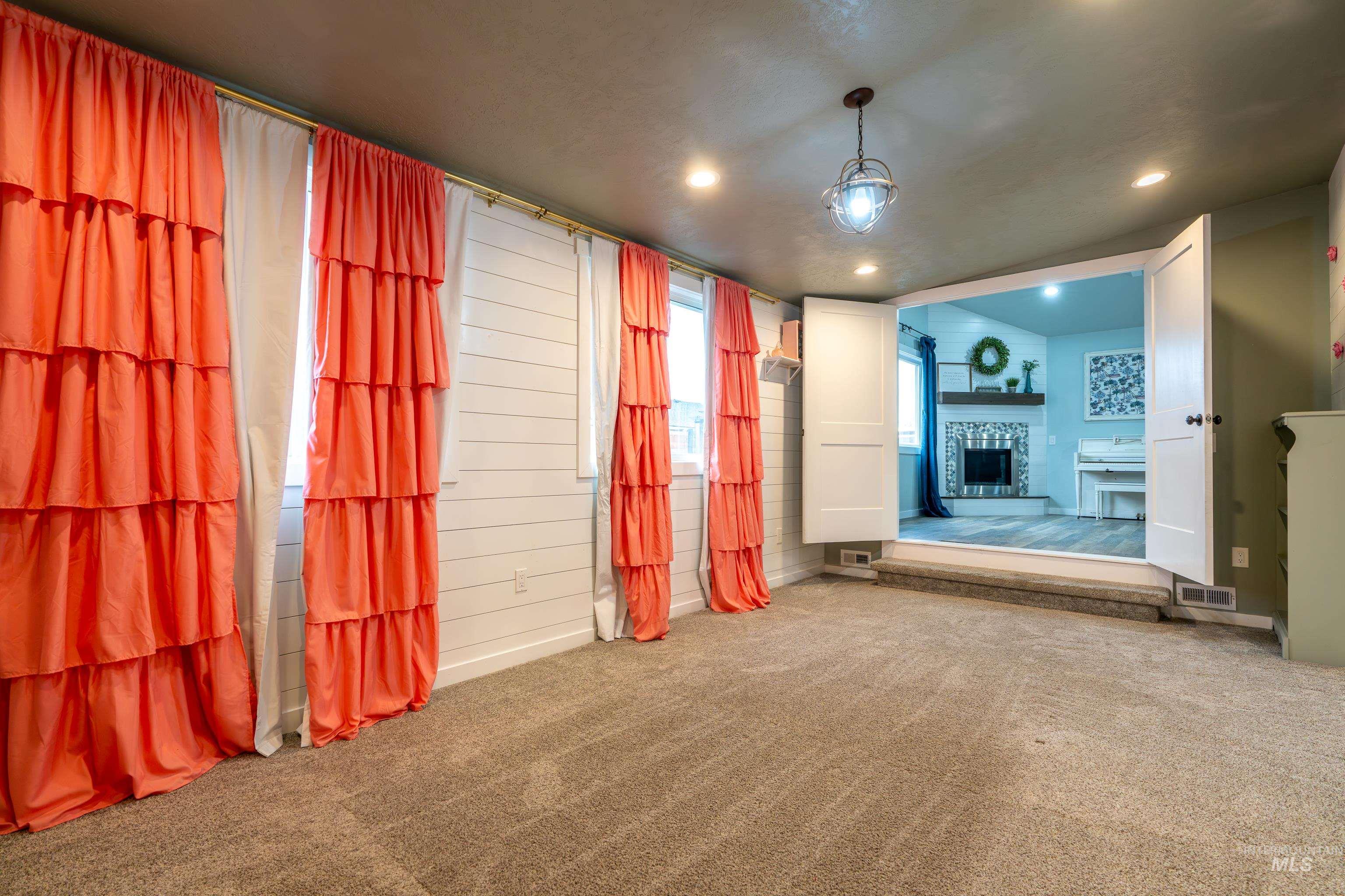 385 W Creekview Dr., Meridian, Idaho 83646, 4 Bedrooms, 3 Bathrooms, Residential For Sale, Price $689,900,MLS 98979462