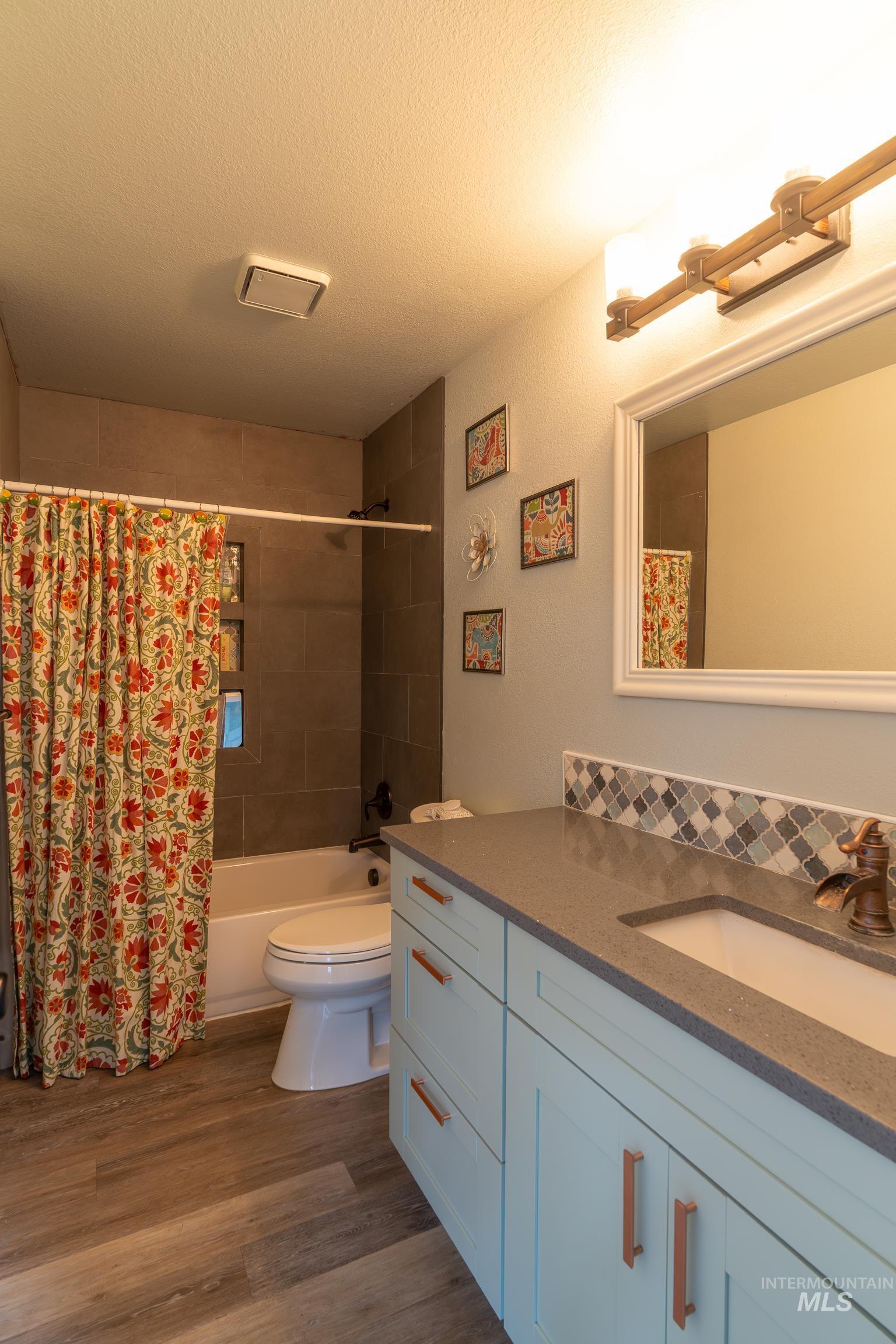 385 W Creekview Dr., Meridian, Idaho 83646, 4 Bedrooms, 3 Bathrooms, Residential For Sale, Price $689,900,MLS 98979462