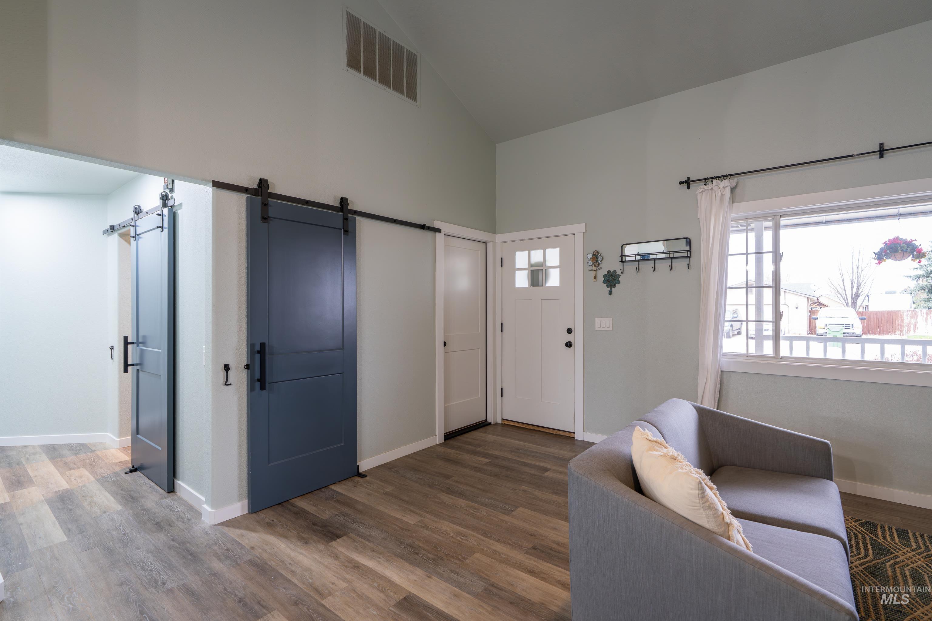 385 W Creekview Dr., Meridian, Idaho 83646, 4 Bedrooms, 3 Bathrooms, Residential For Sale, Price $689,900,MLS 98979462