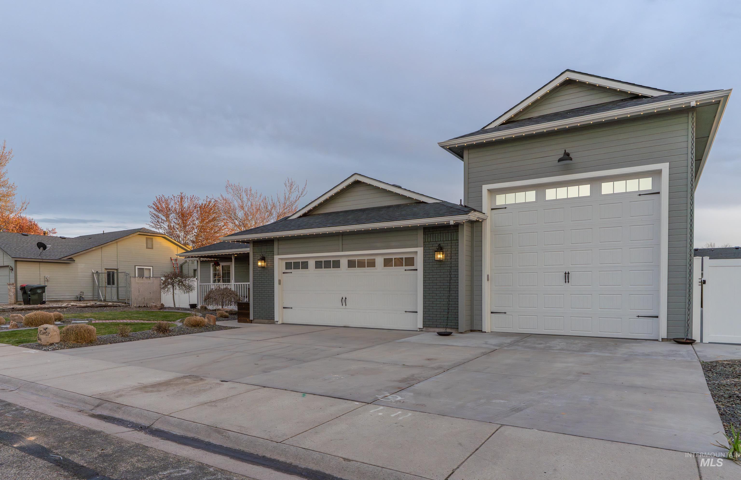 385 W Creekview Dr., Meridian, Idaho 83646, 4 Bedrooms, 3 Bathrooms, Residential For Sale, Price $689,900,MLS 98979462
