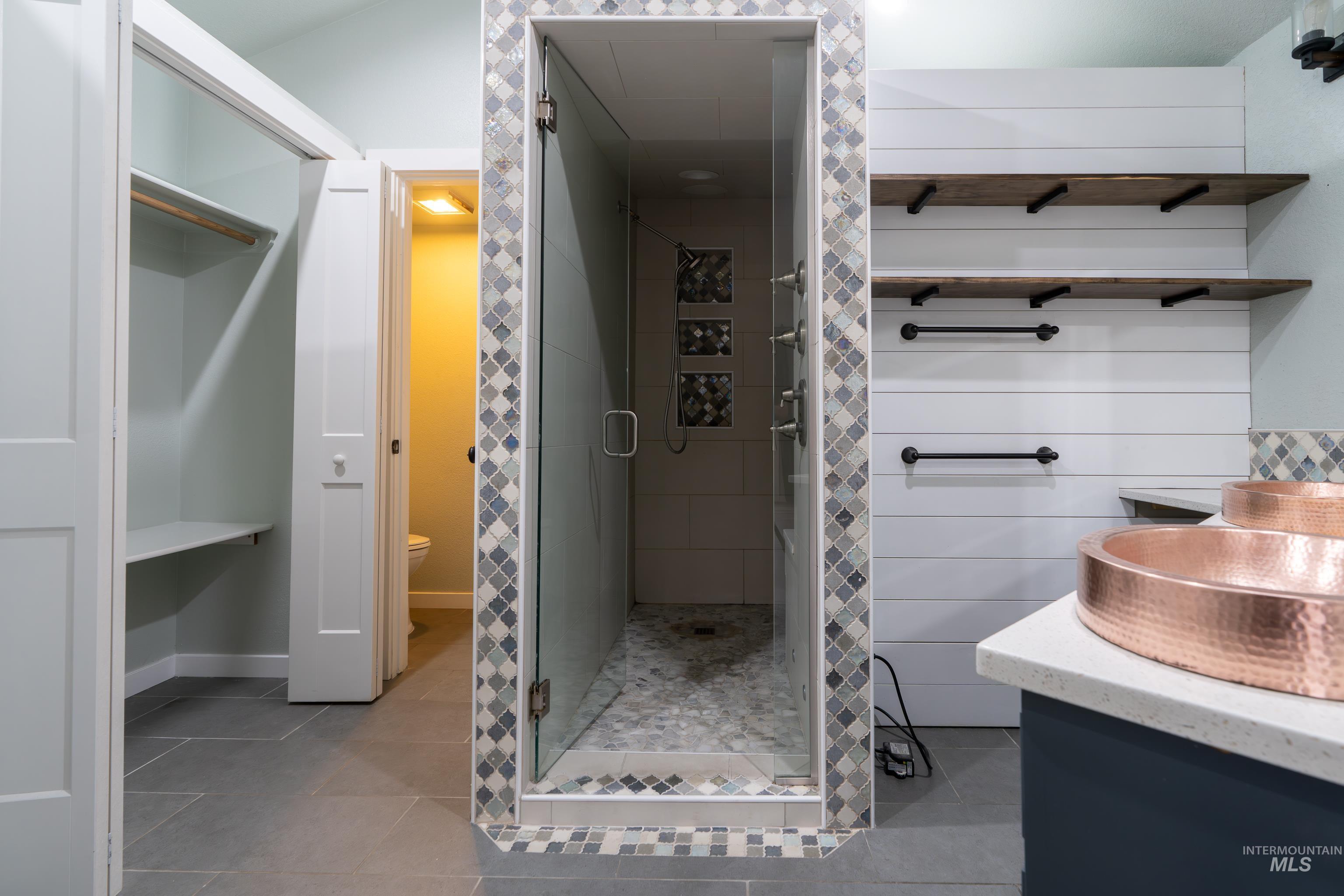 385 W Creekview Dr., Meridian, Idaho 83646, 4 Bedrooms, 3 Bathrooms, Residential For Sale, Price $689,900,MLS 98979462