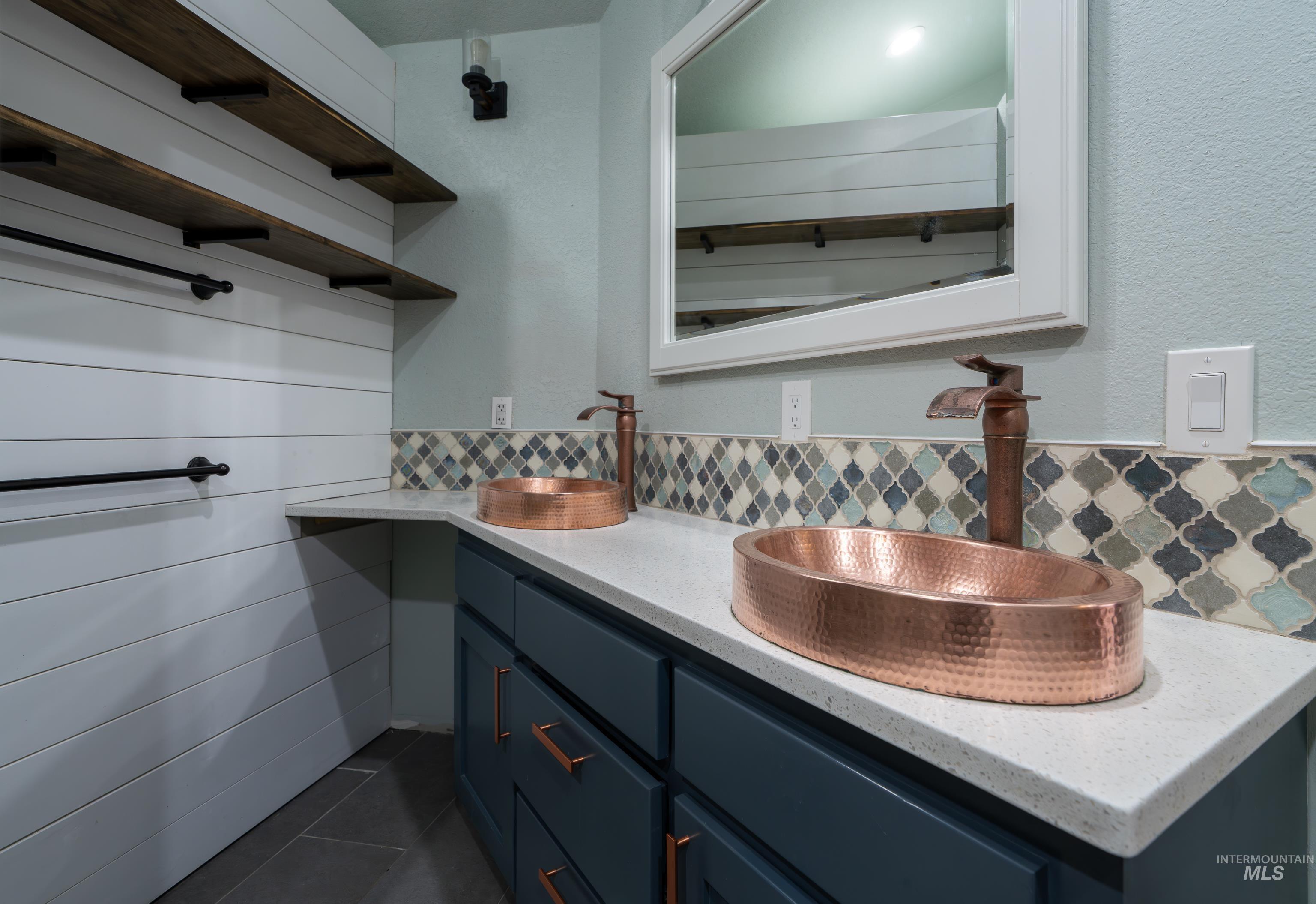 385 W Creekview Dr., Meridian, Idaho 83646, 4 Bedrooms, 3 Bathrooms, Residential For Sale, Price $689,900,MLS 98979462