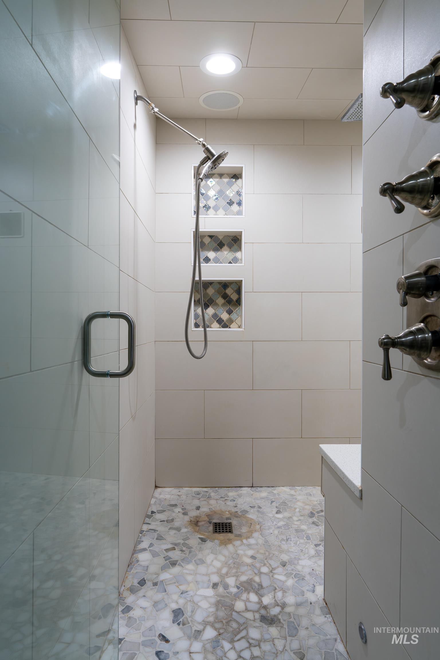 385 W Creekview Dr., Meridian, Idaho 83646, 4 Bedrooms, 3 Bathrooms, Residential For Sale, Price $689,900,MLS 98979462