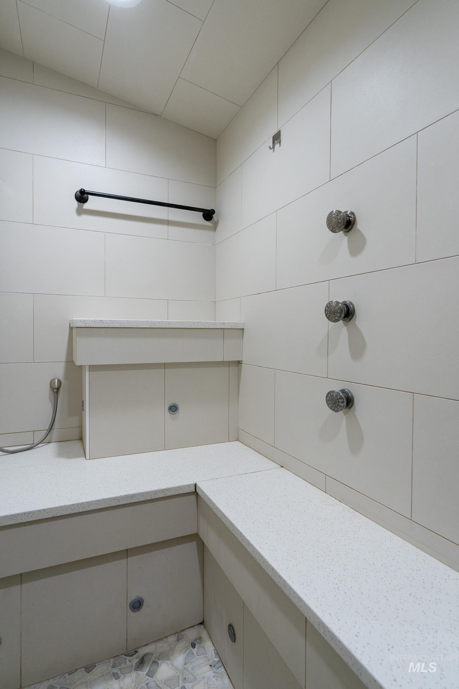 385 W Creekview Dr., Meridian, Idaho 83646, 4 Bedrooms, 3 Bathrooms, Residential For Sale, Price $689,900,MLS 98979462