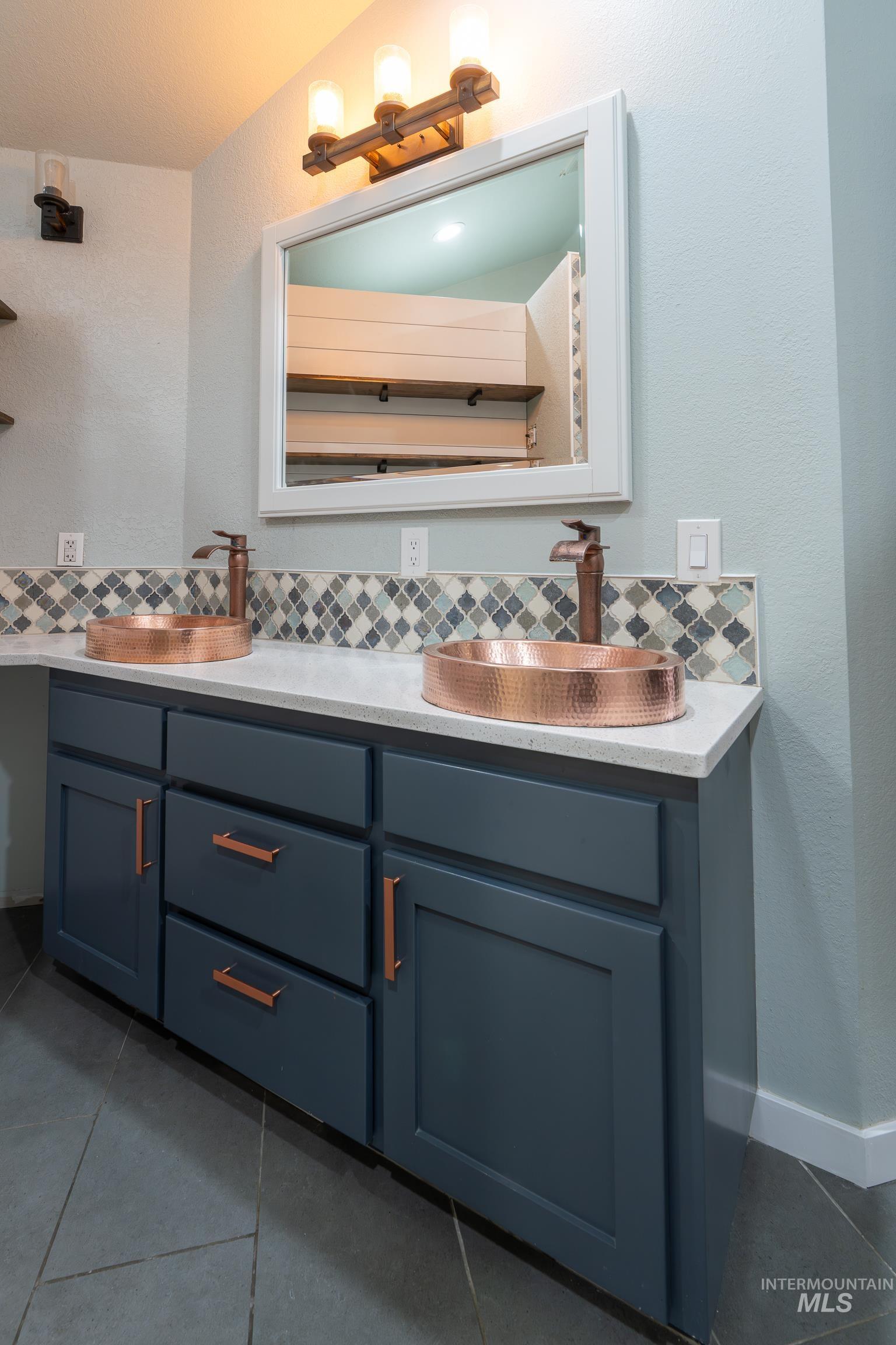 385 W Creekview Dr., Meridian, Idaho 83646, 4 Bedrooms, 3 Bathrooms, Residential For Sale, Price $689,900,MLS 98979462