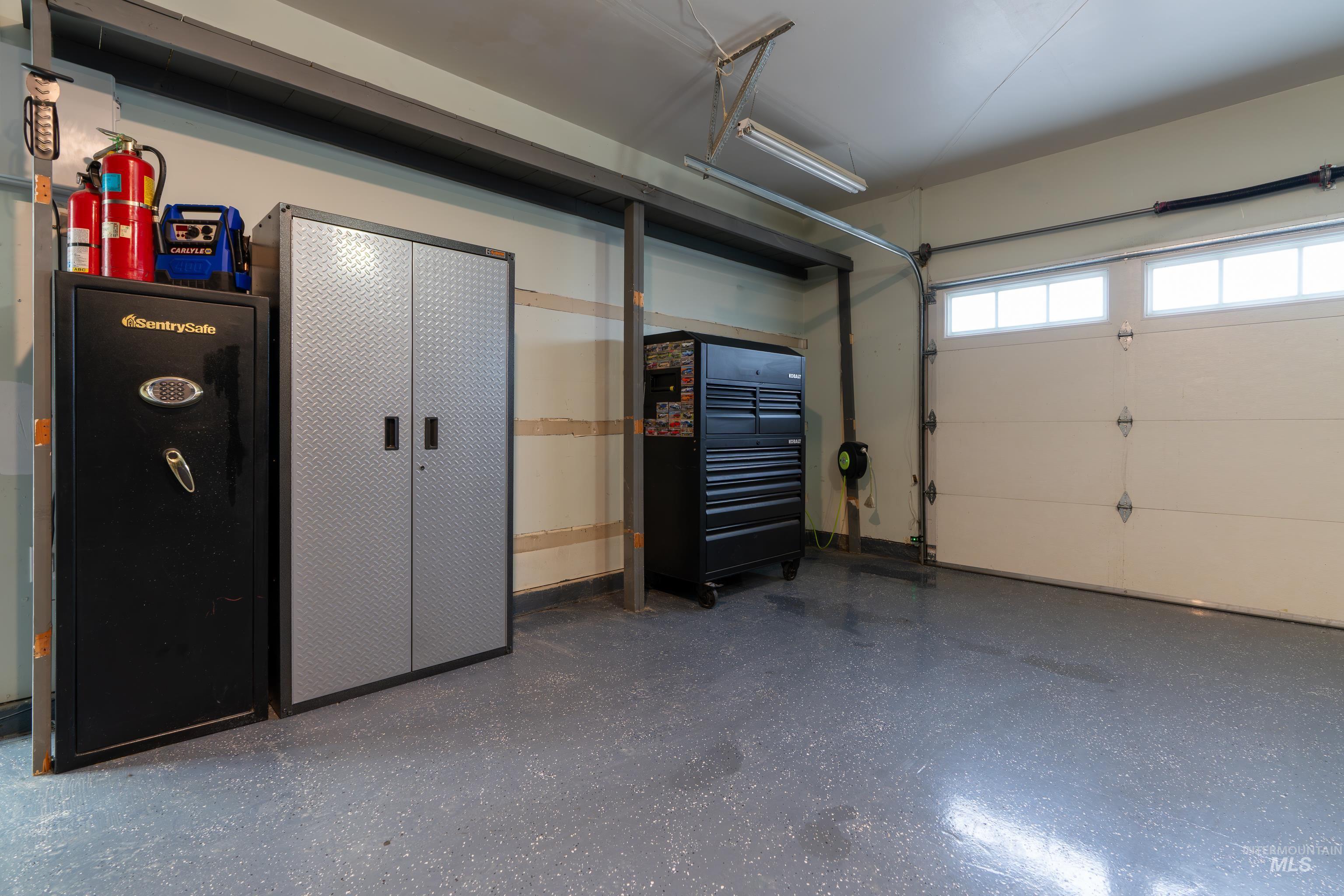 385 W Creekview Dr., Meridian, Idaho 83646, 4 Bedrooms, 3 Bathrooms, Residential For Sale, Price $689,900,MLS 98979462